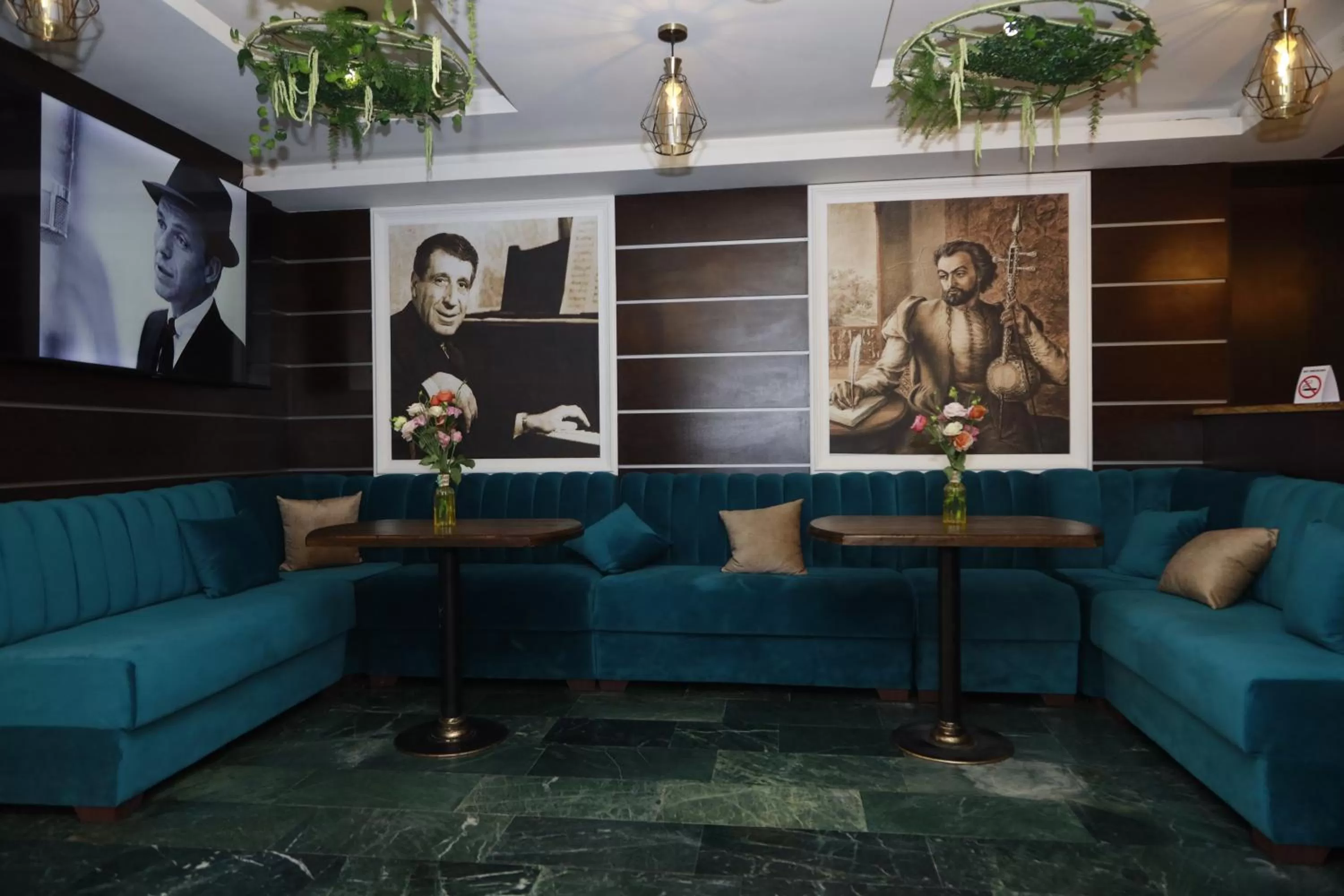 Lounge or bar in DeLin Hotel And Tours