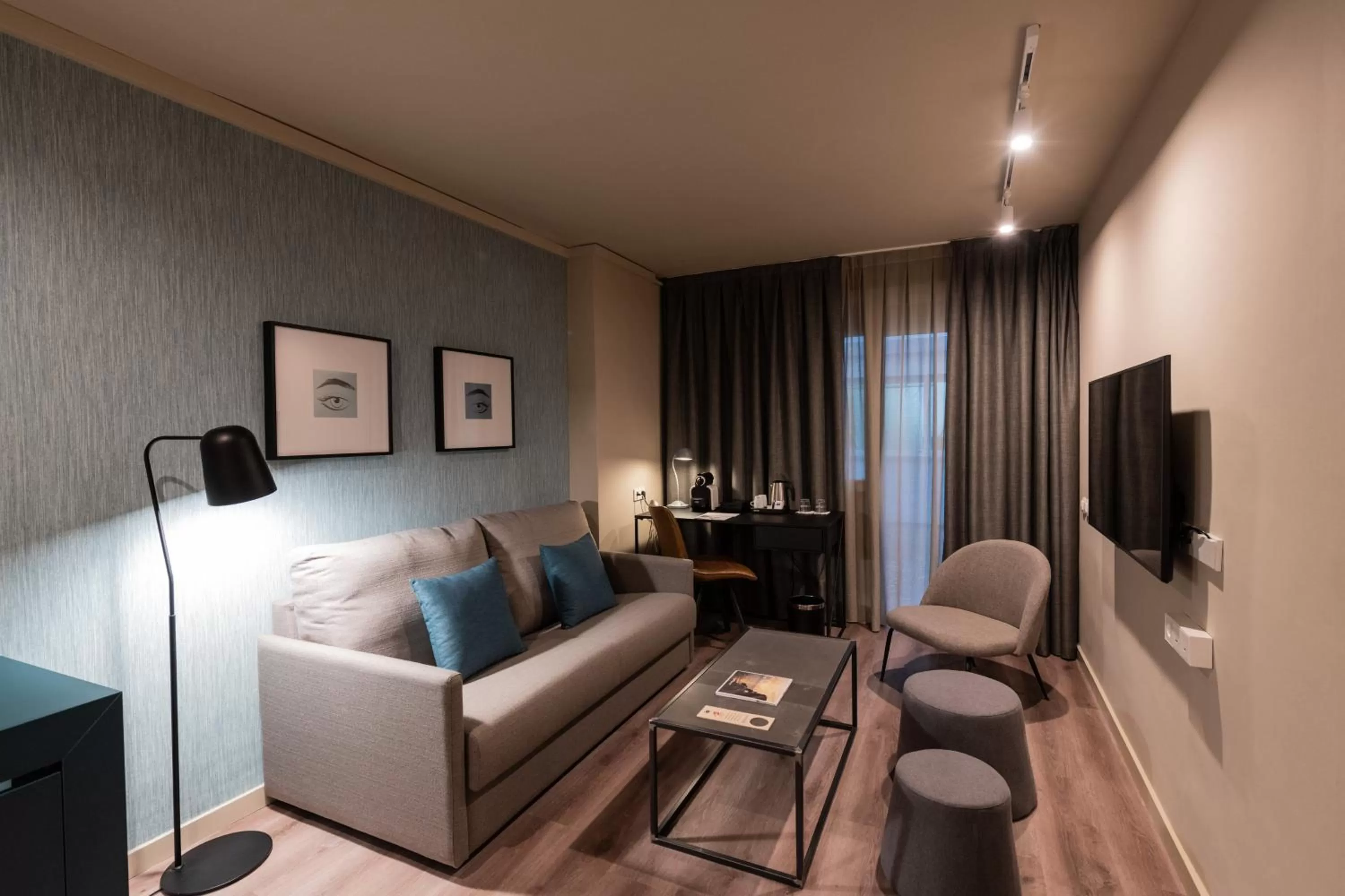 TV and multimedia in Atenea Rekord Suites Barcelona