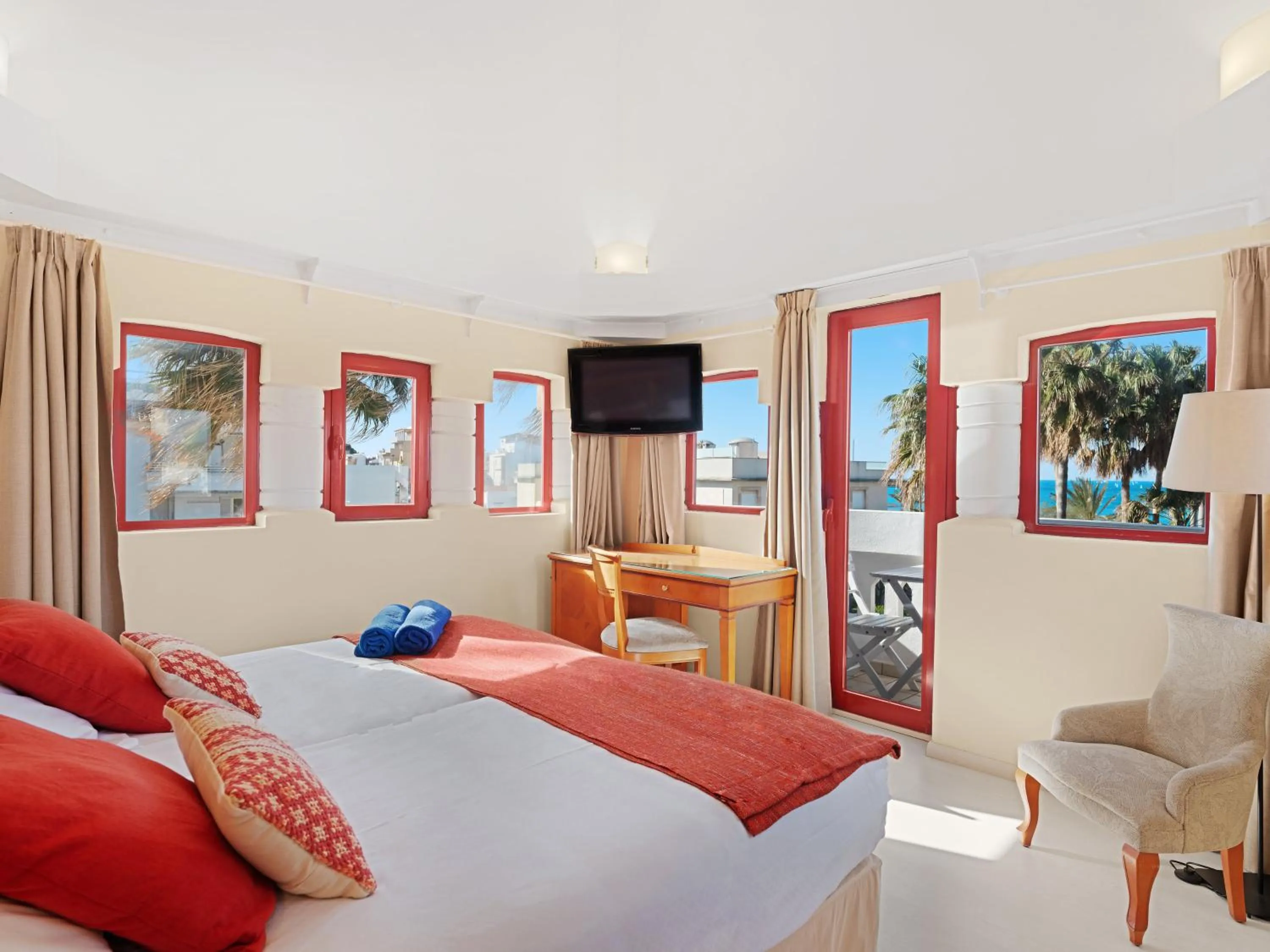 Photo of the whole room, Bed in Hotel Ciutat Jardi