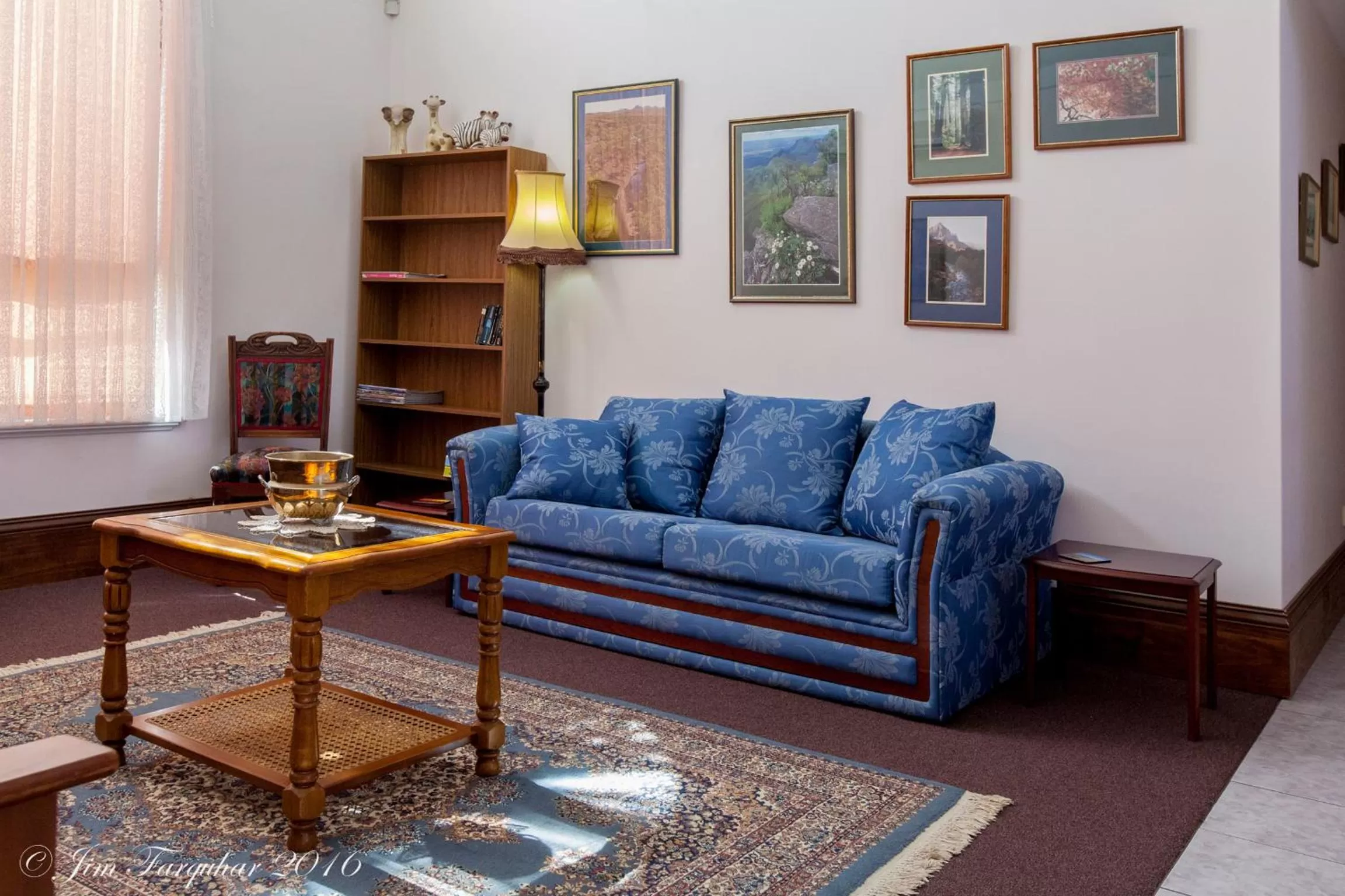 Communal lounge/ TV room, Seating Area in Aarn House B&B Airport Accommodation