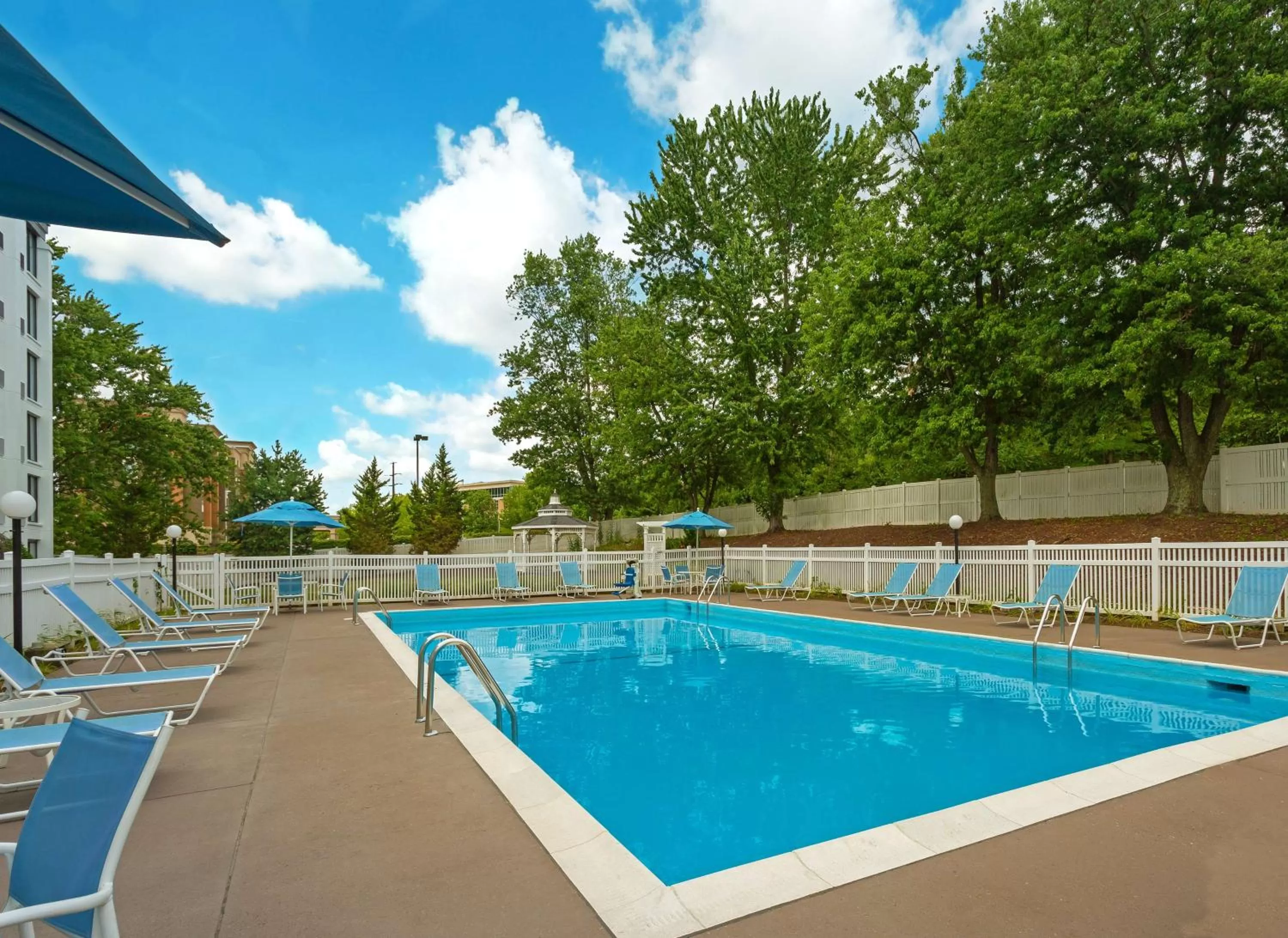 Pool view in DoubleTree by Hilton Washington Meadow Lands Casino Area