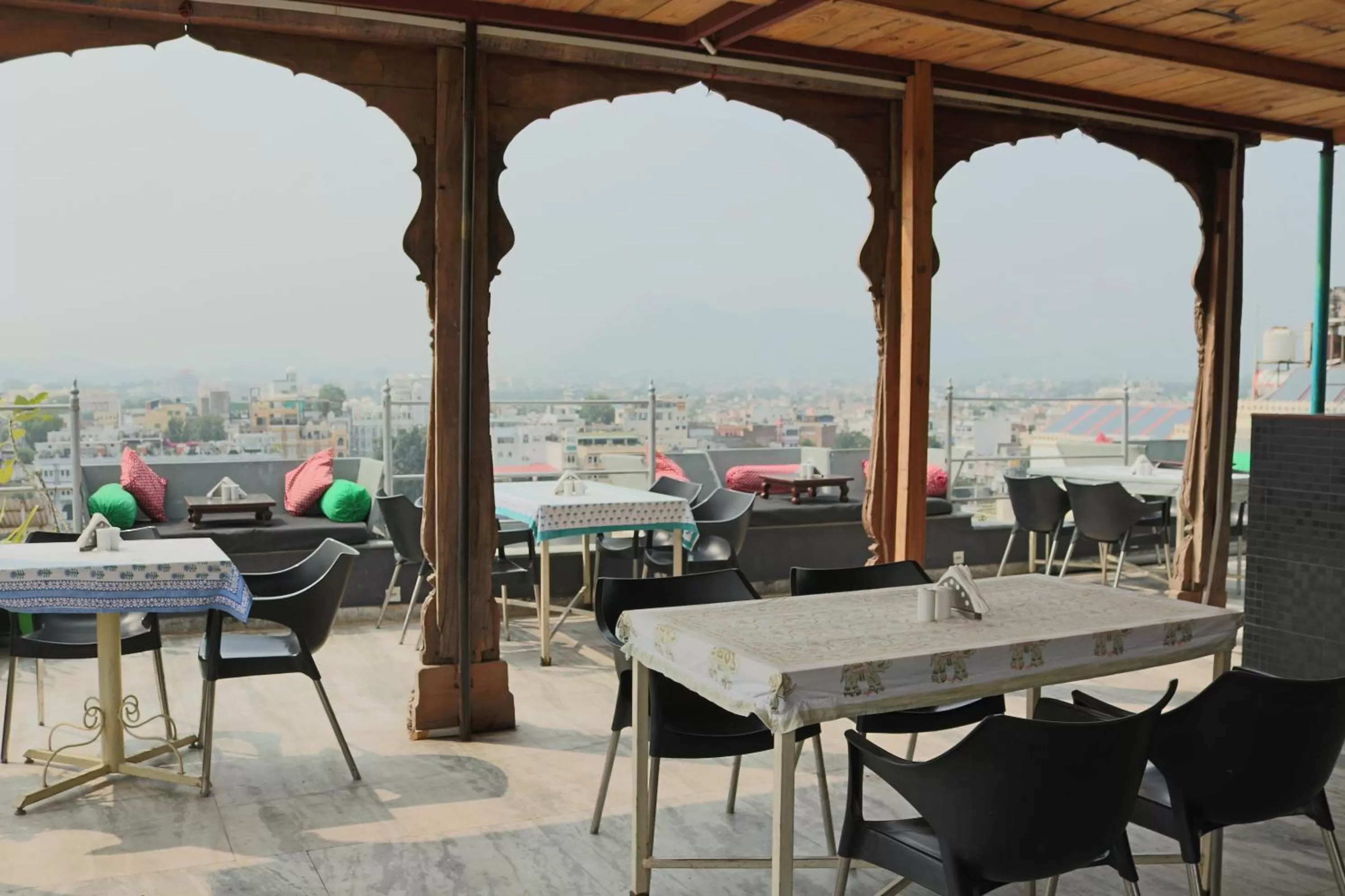 Restaurant/Places to Eat in Hotel Pratap Bhawan