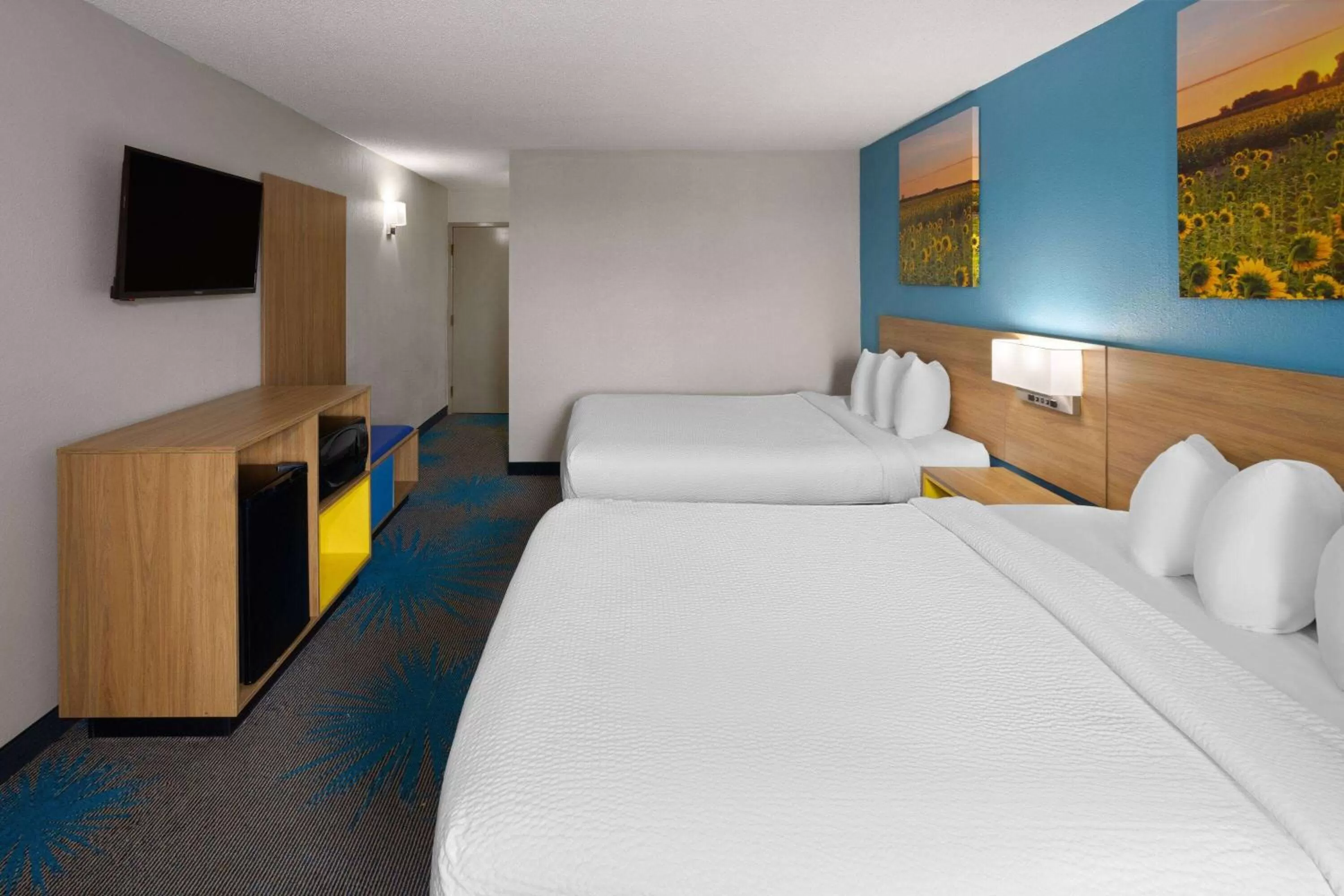 Photo of the whole room, Bed in Days Inn & Suites by Wyndham Northwest Indianapolis