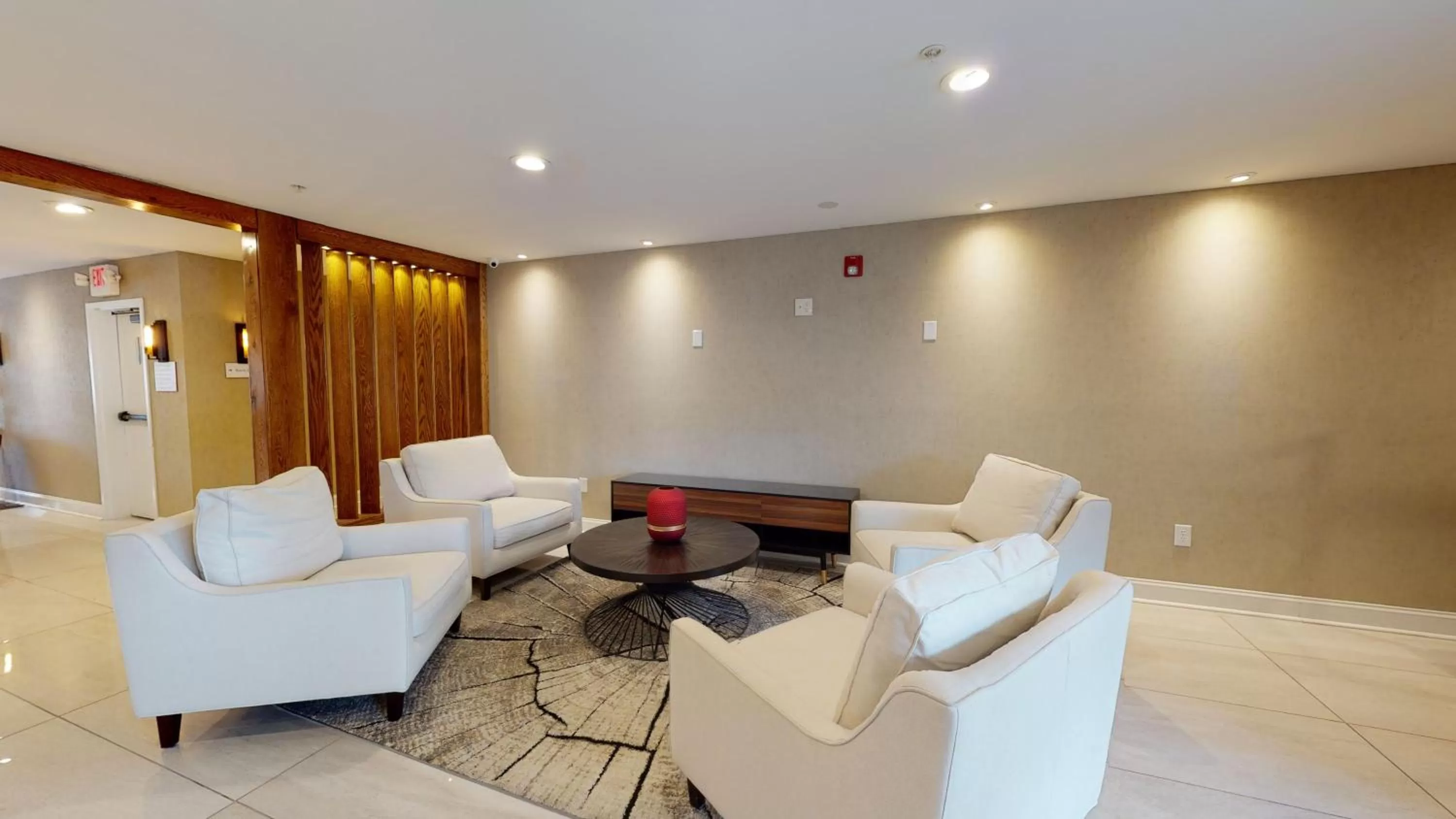 Lobby or reception in Ramada by Wyndham Strasburg - Shenandoah Valley