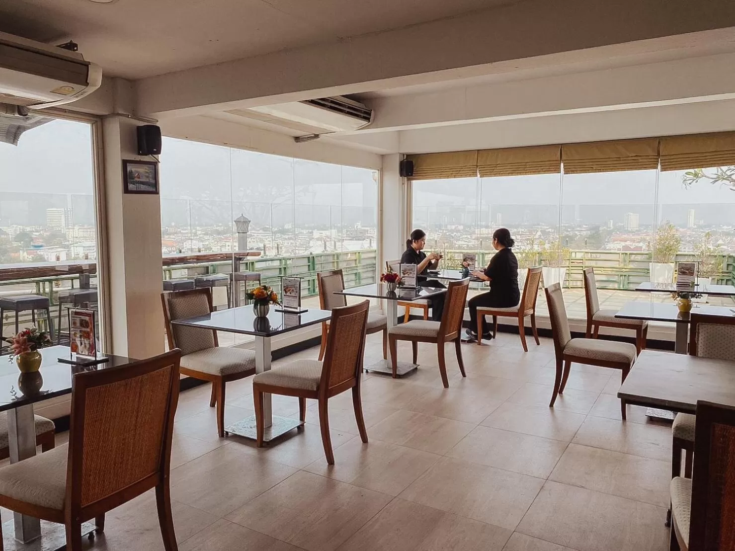 Restaurant/places to eat in Hotel De Khuvieng