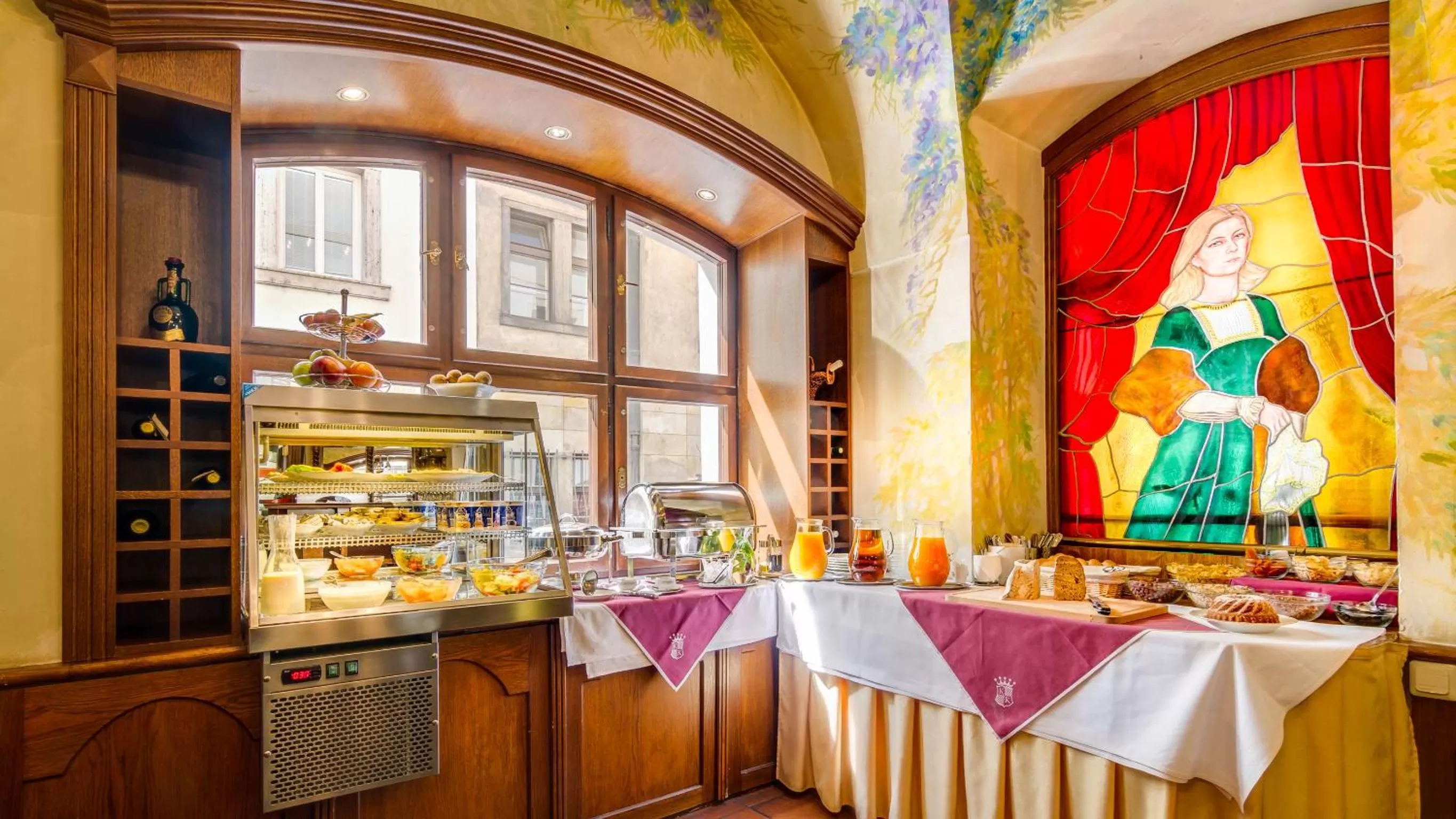 Restaurant/places to eat in The King Charles