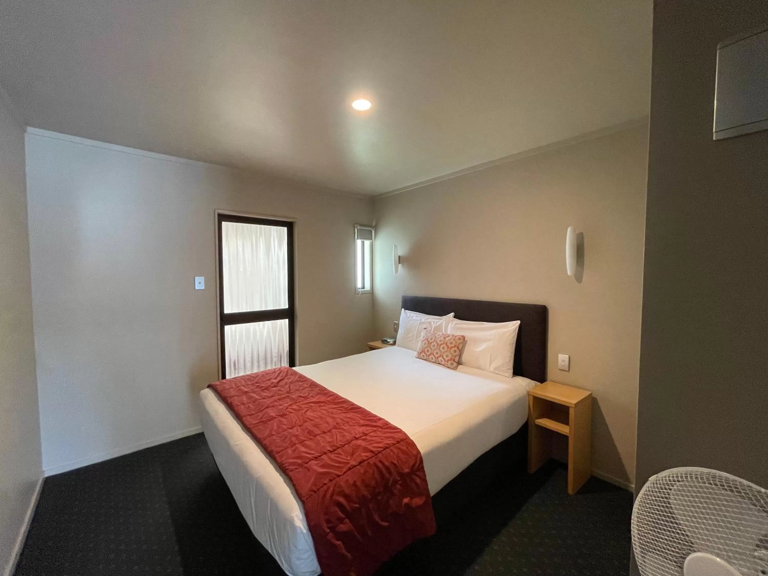 Bed in Bentleys Motor Inn