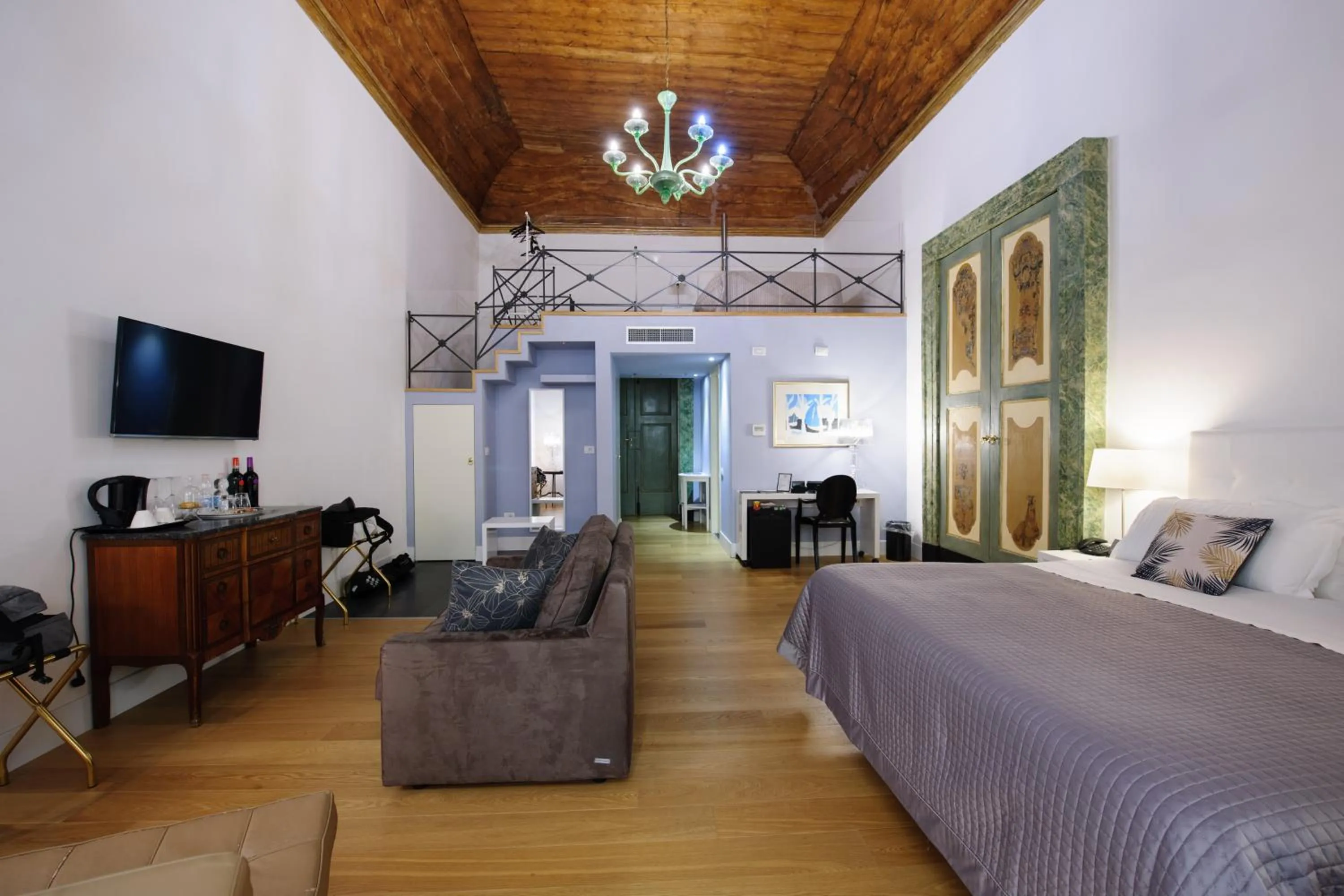 Photo of the whole room, Bed in Santa Chiara Boutique Hotel