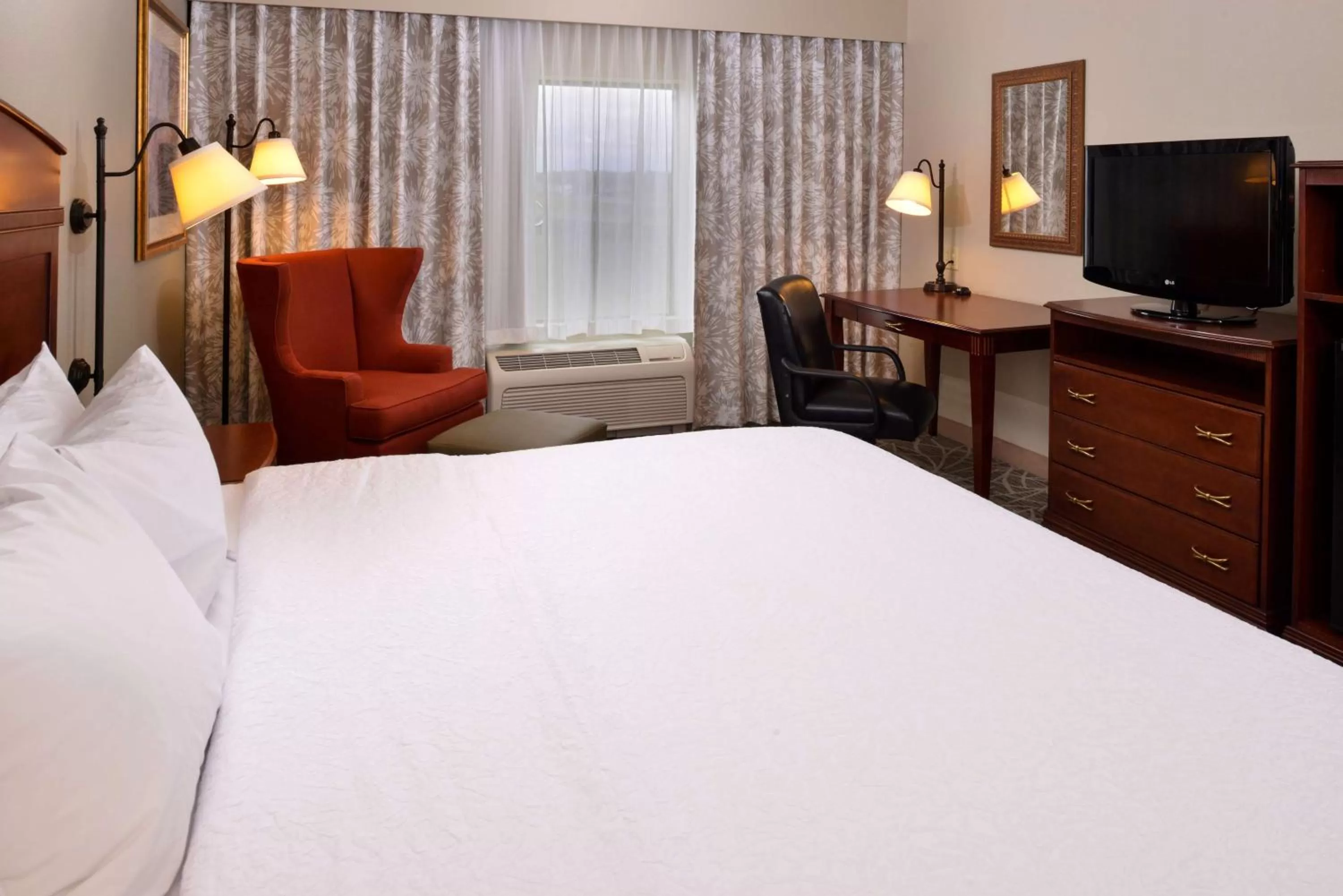 Bed in Hampton Inn by Hilton Litchfield