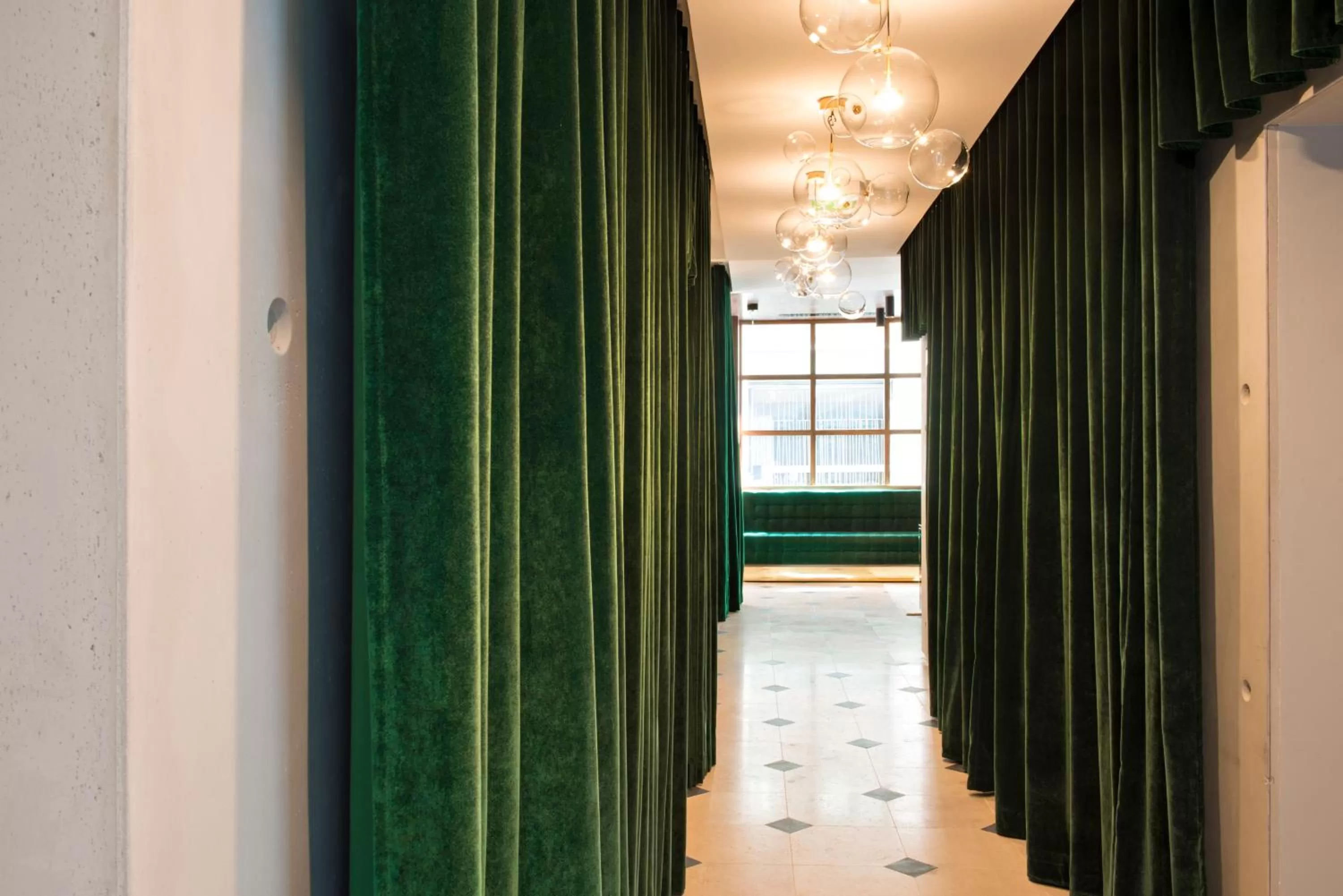 Lobby or reception in Hotel Parister Piscine & Spa