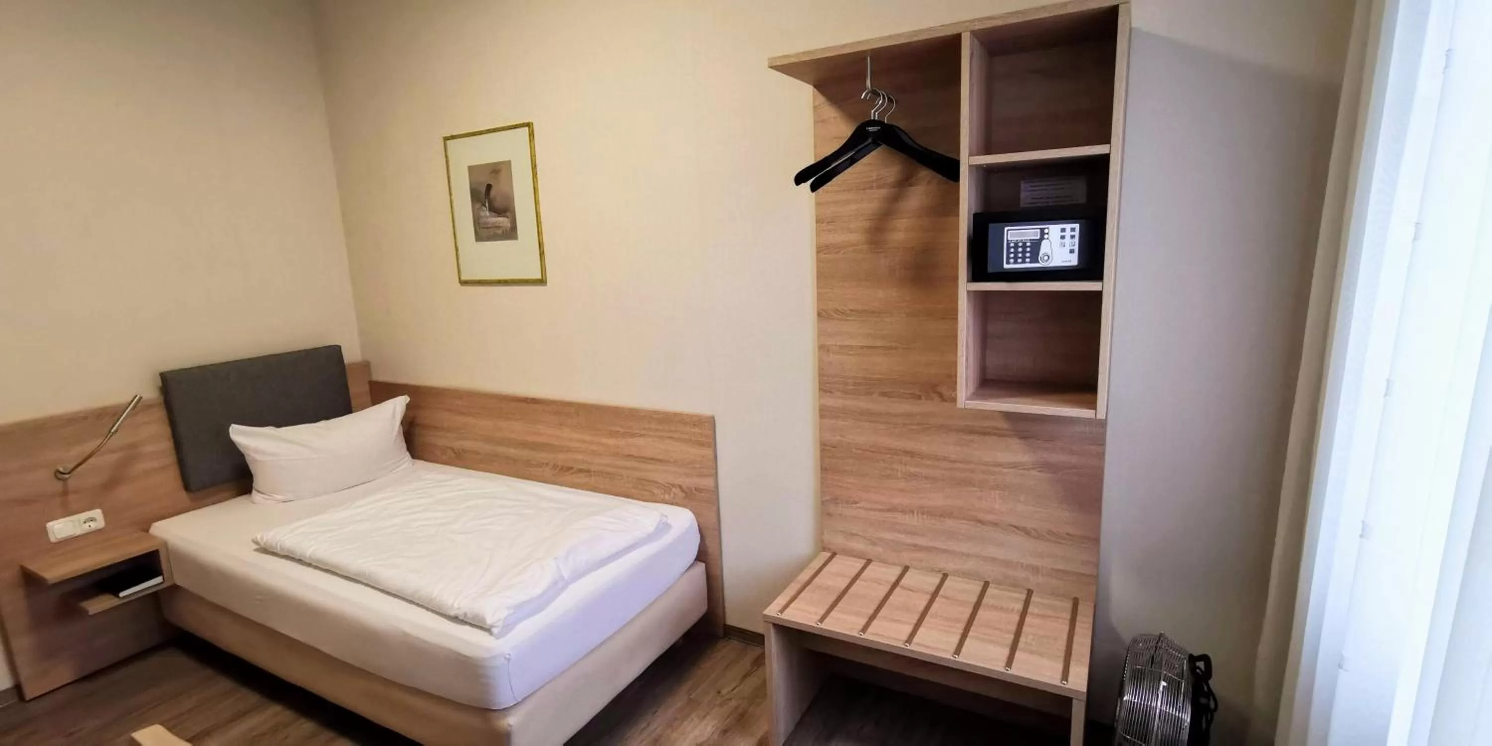 Photo of the whole room, Bed in Zum Winzermännle