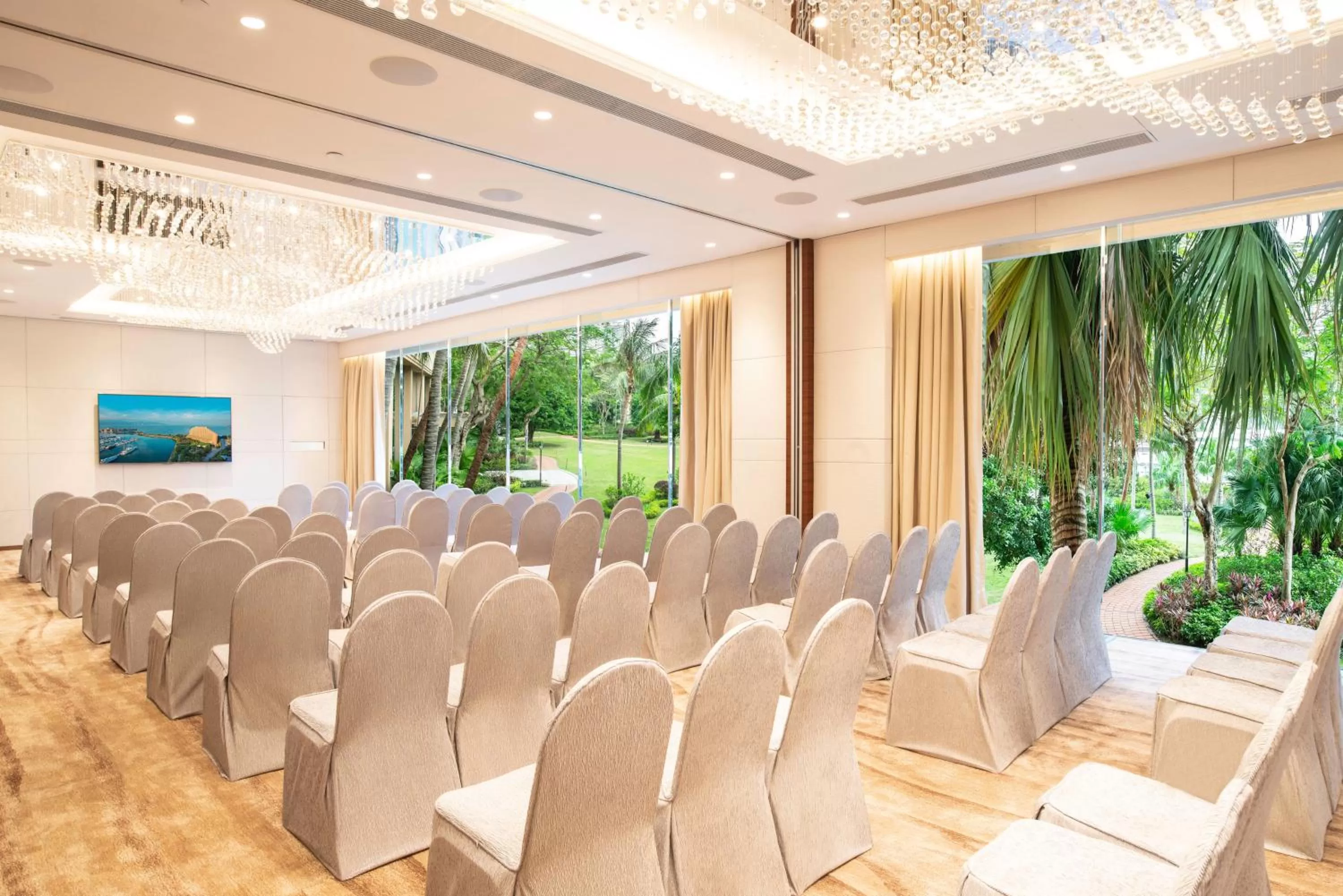 Business facilities in Hong Kong Gold Coast Hotel