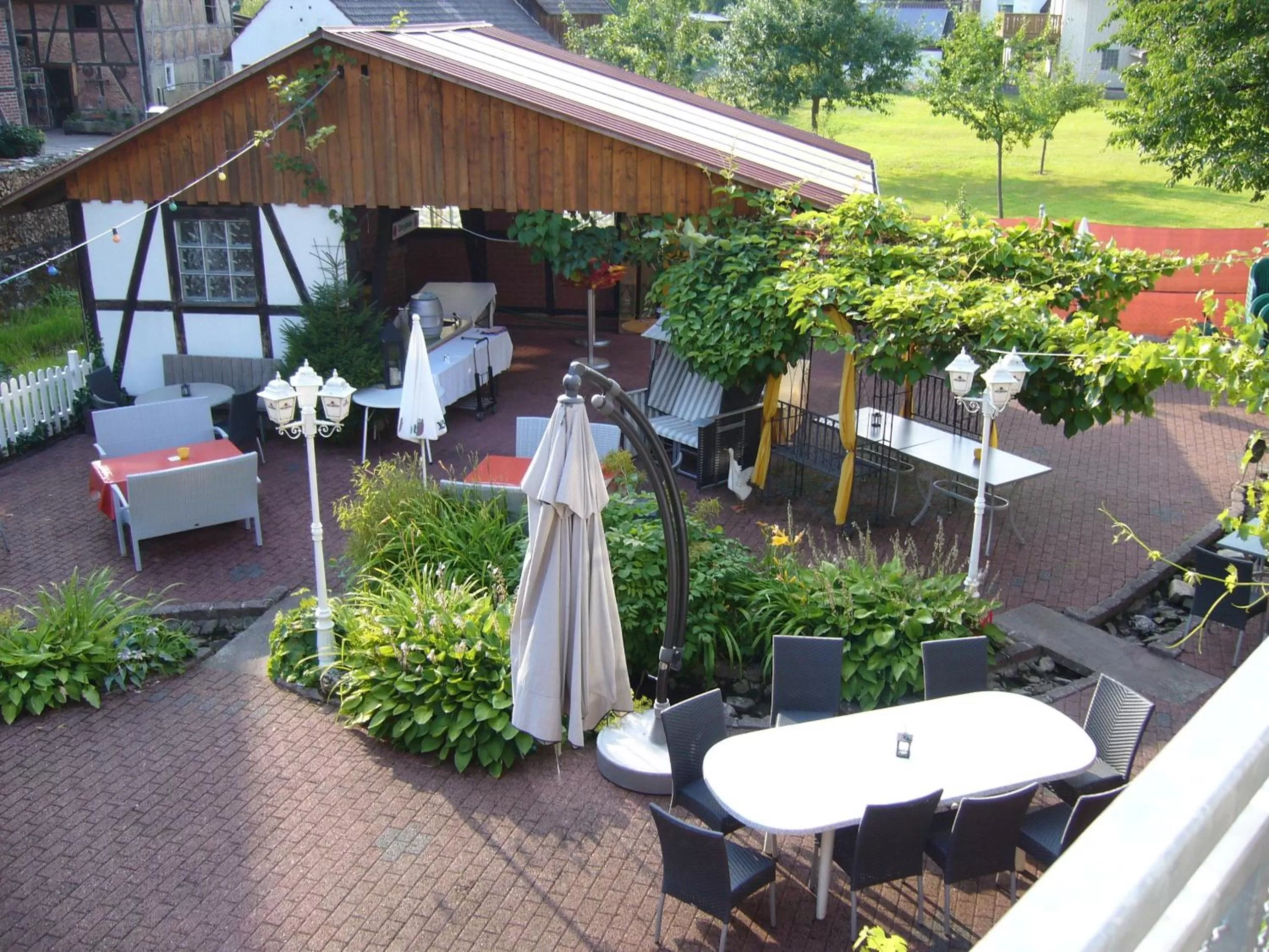 Patio in Pension Zur Harburg