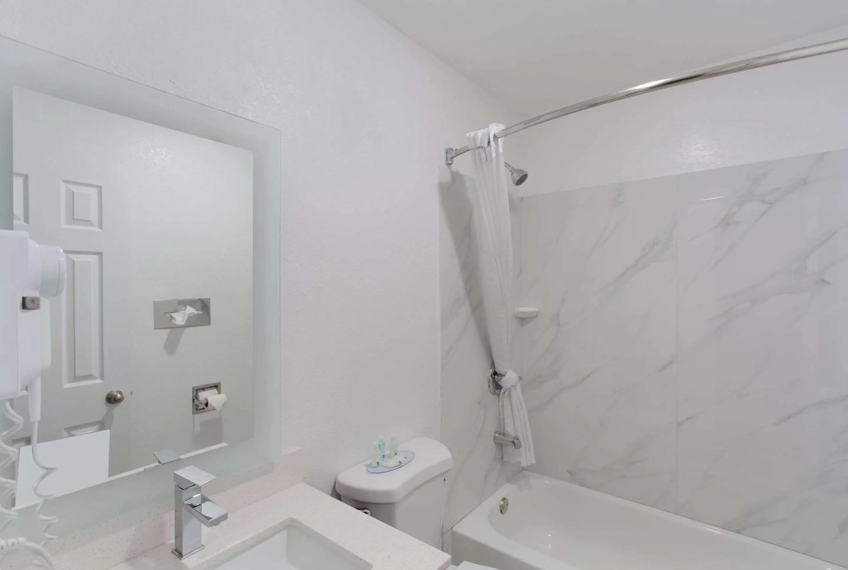 Bathroom in Quality Inn Redding near I-5