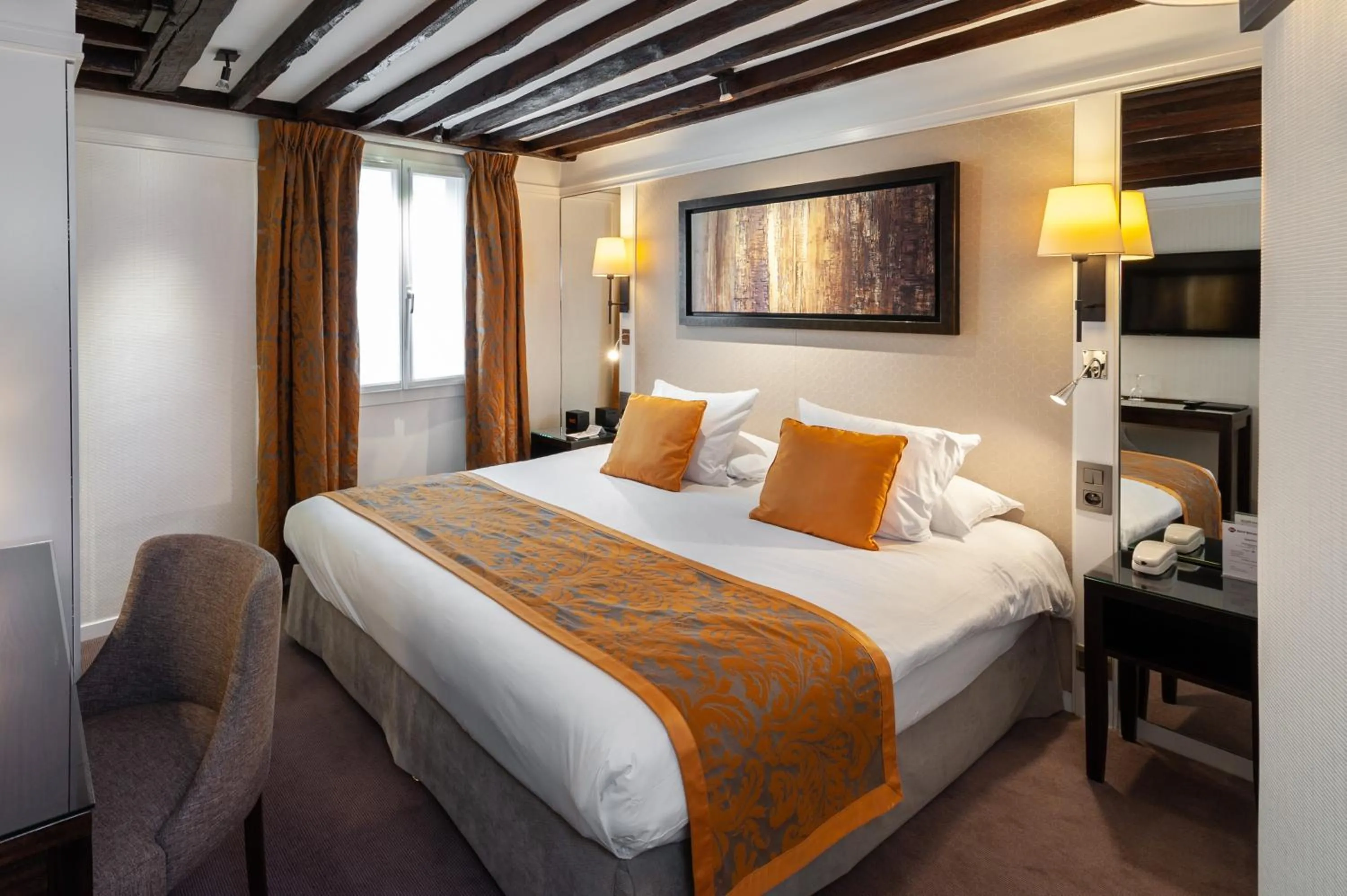 Bed in Best Western Plus Hotel Sydney Opera