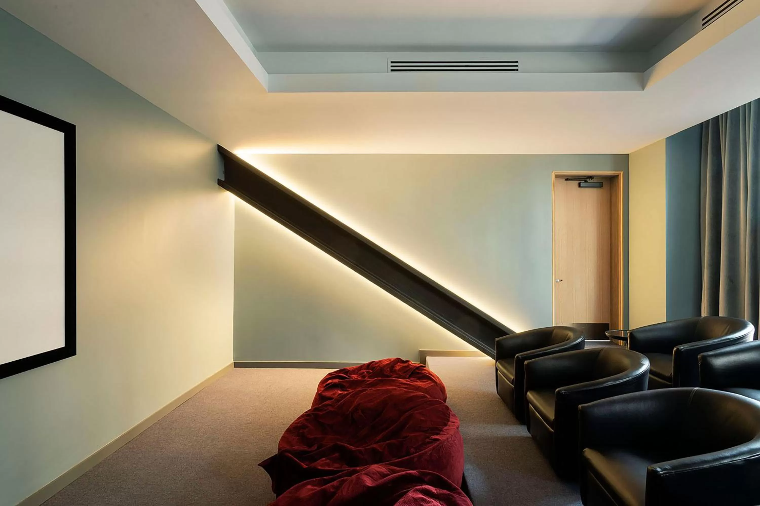 Communal lounge/ TV room in ROOST East Market