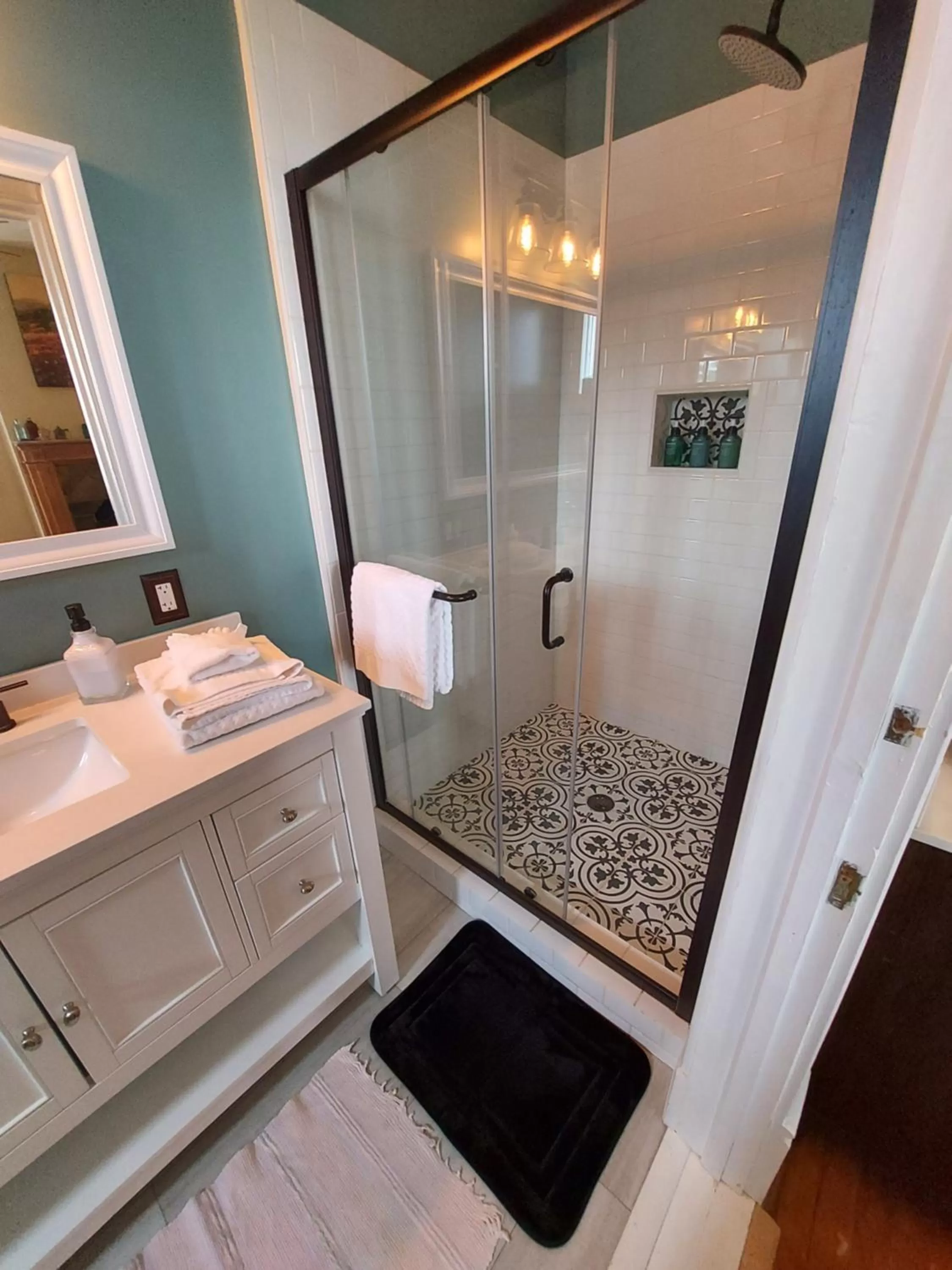 Bathroom in The Fresh Coast Inn at Ludington