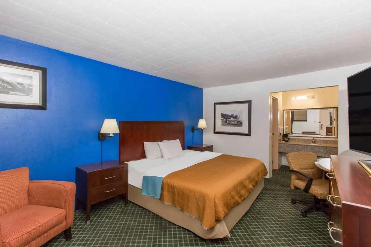 Photo of the whole room in Travelodge by Wyndham Great Bend