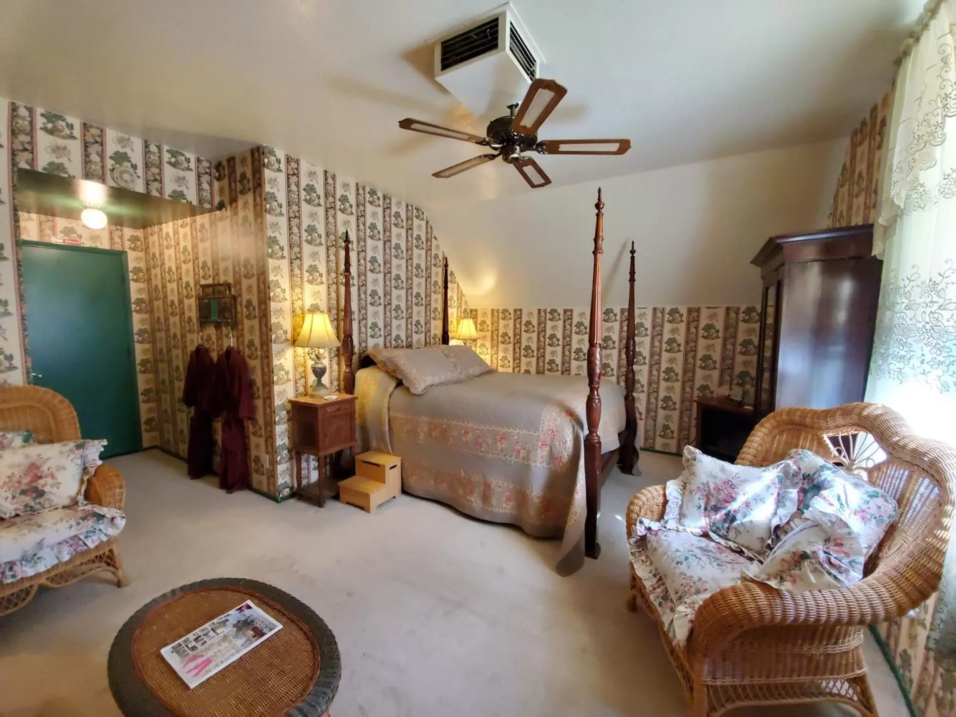 Queen Suite in American River Inn