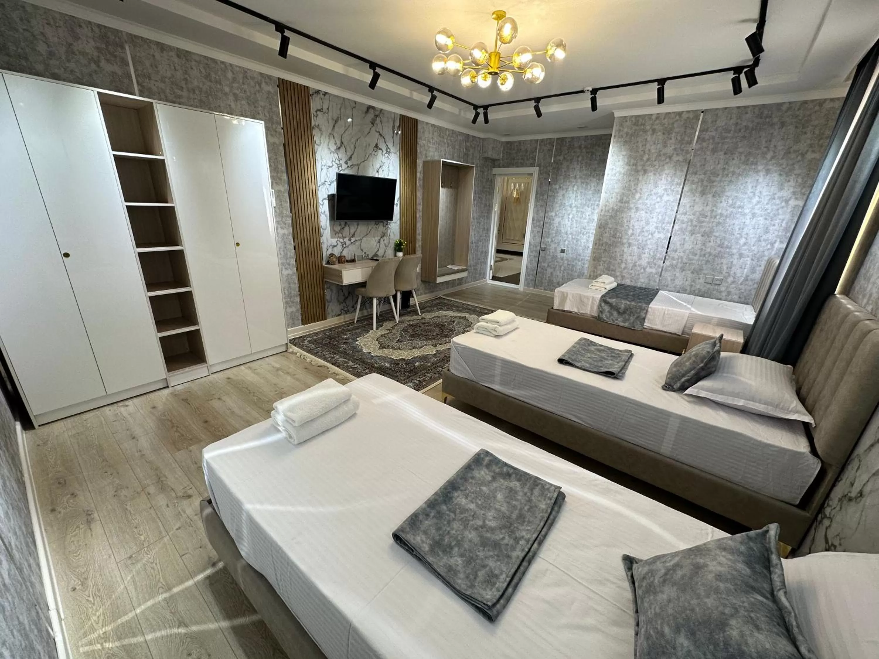 Bed, Bathroom in New Minor Hotel