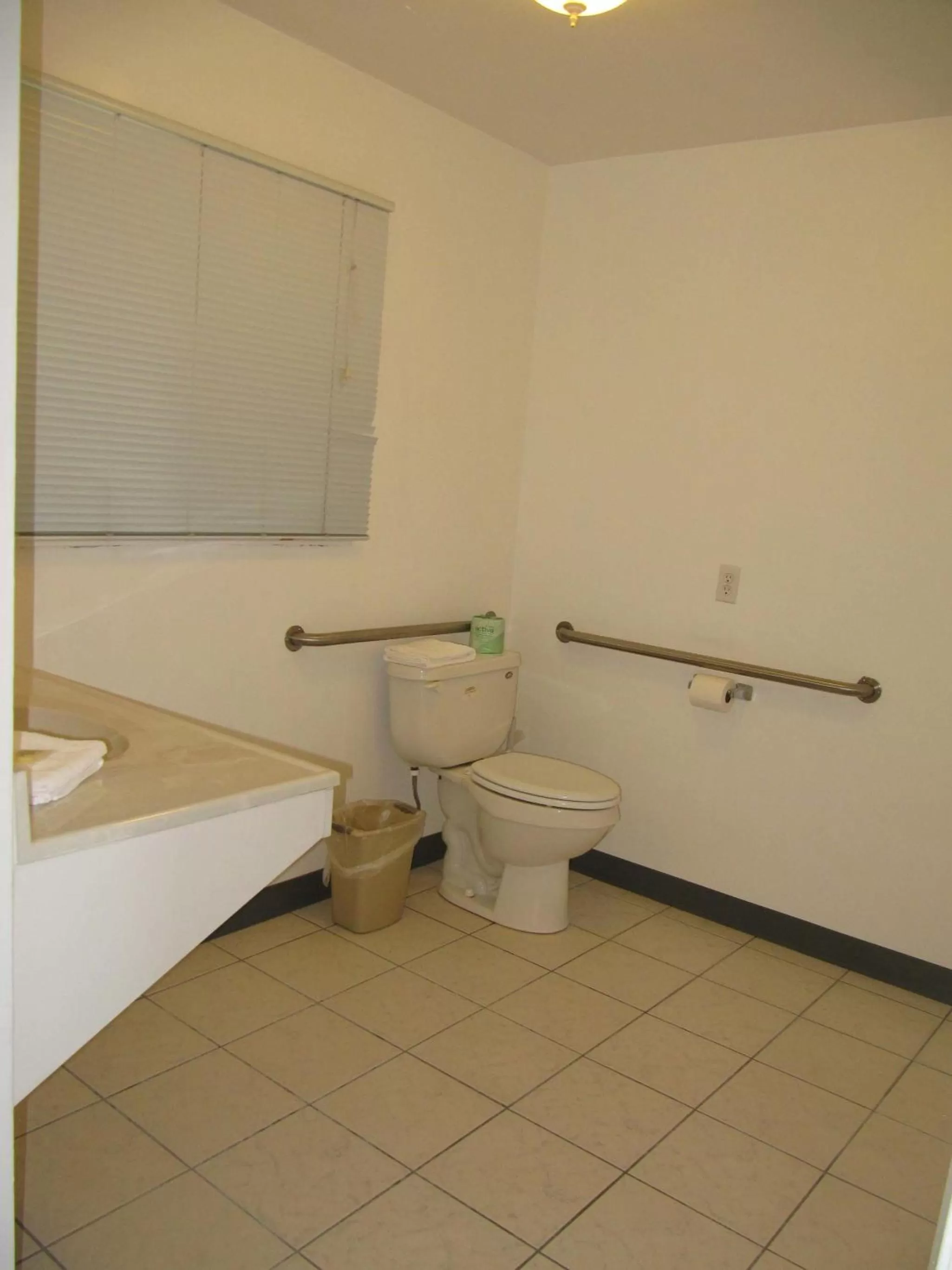 Bathroom in Redwood Inn