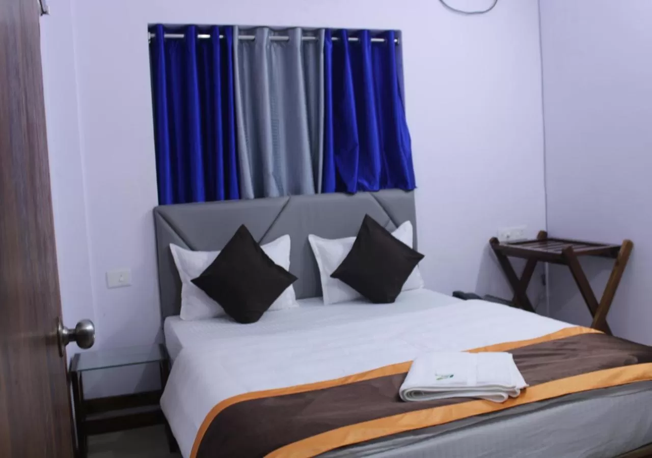 Bedroom, Bed in HOTEL PURI GREENS