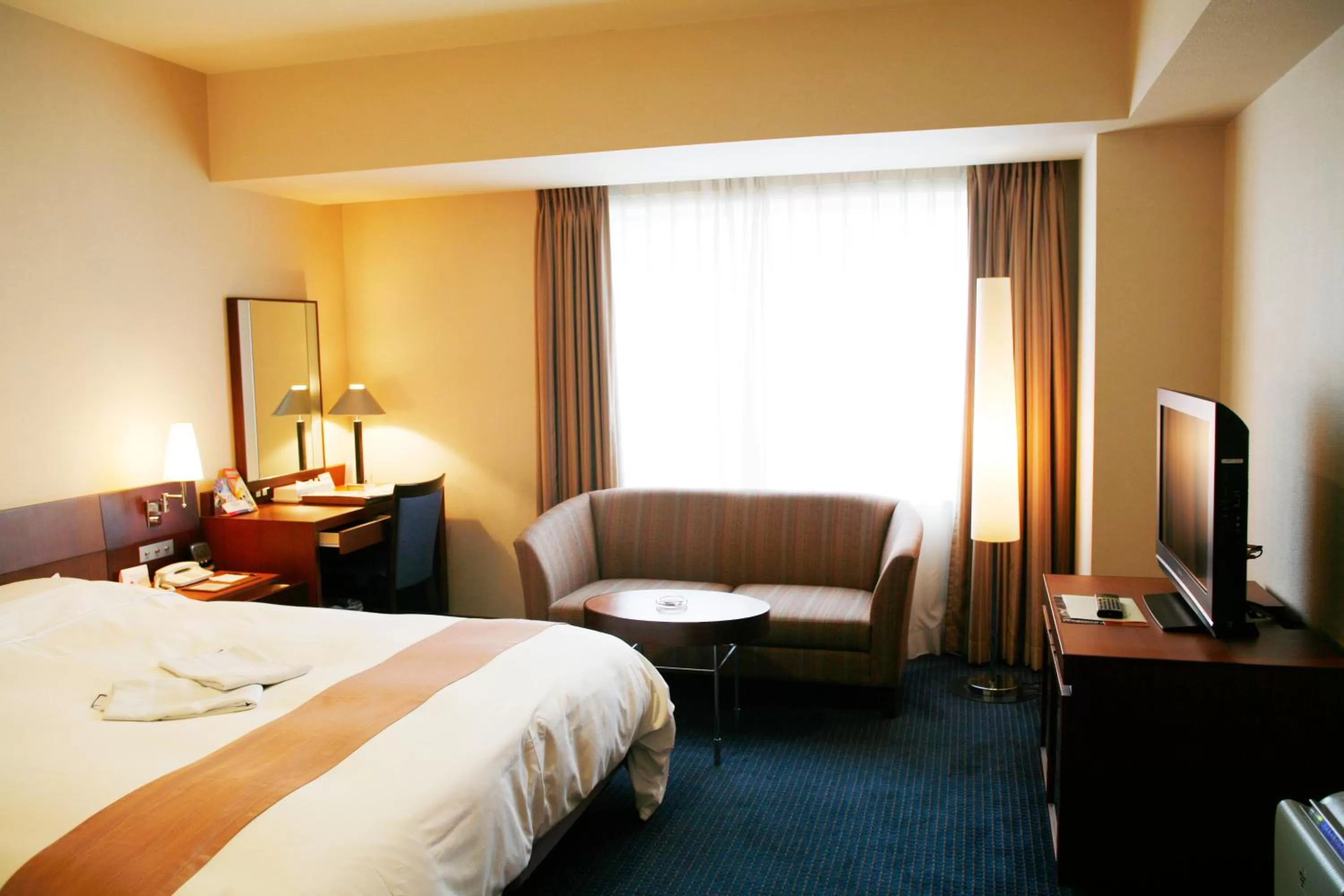 Day, Bed in Keisei Hotel Miramare