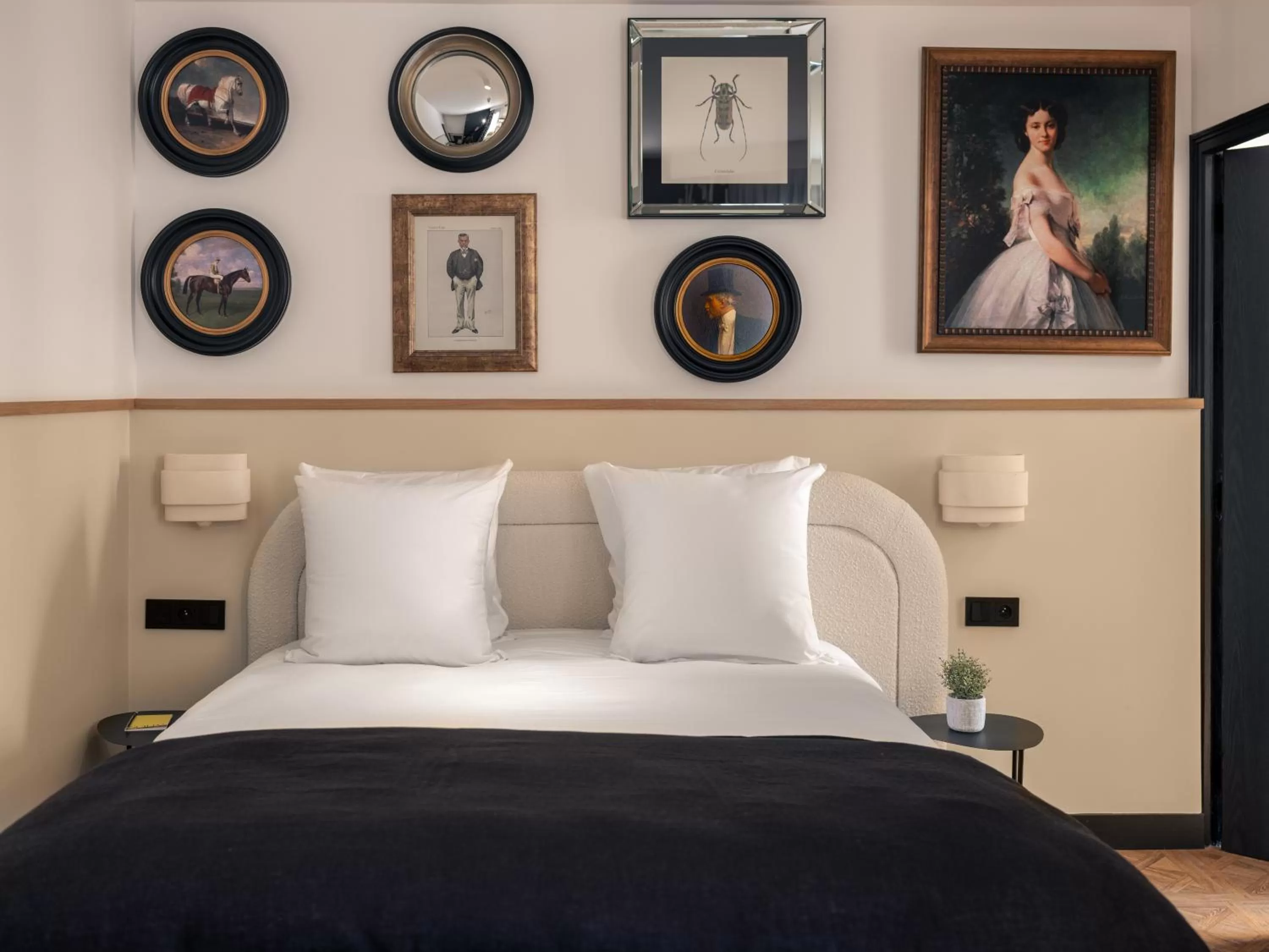 Bed in Solly Hôtel Paris