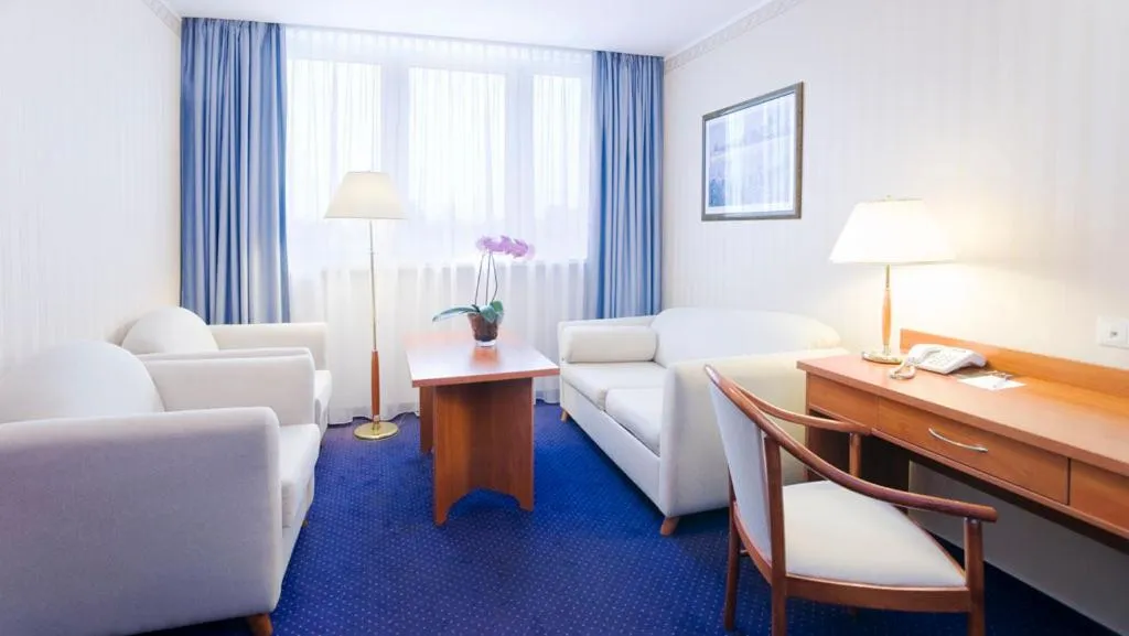 Seating area, Bed in Hotel Mercure Toruń Centrum