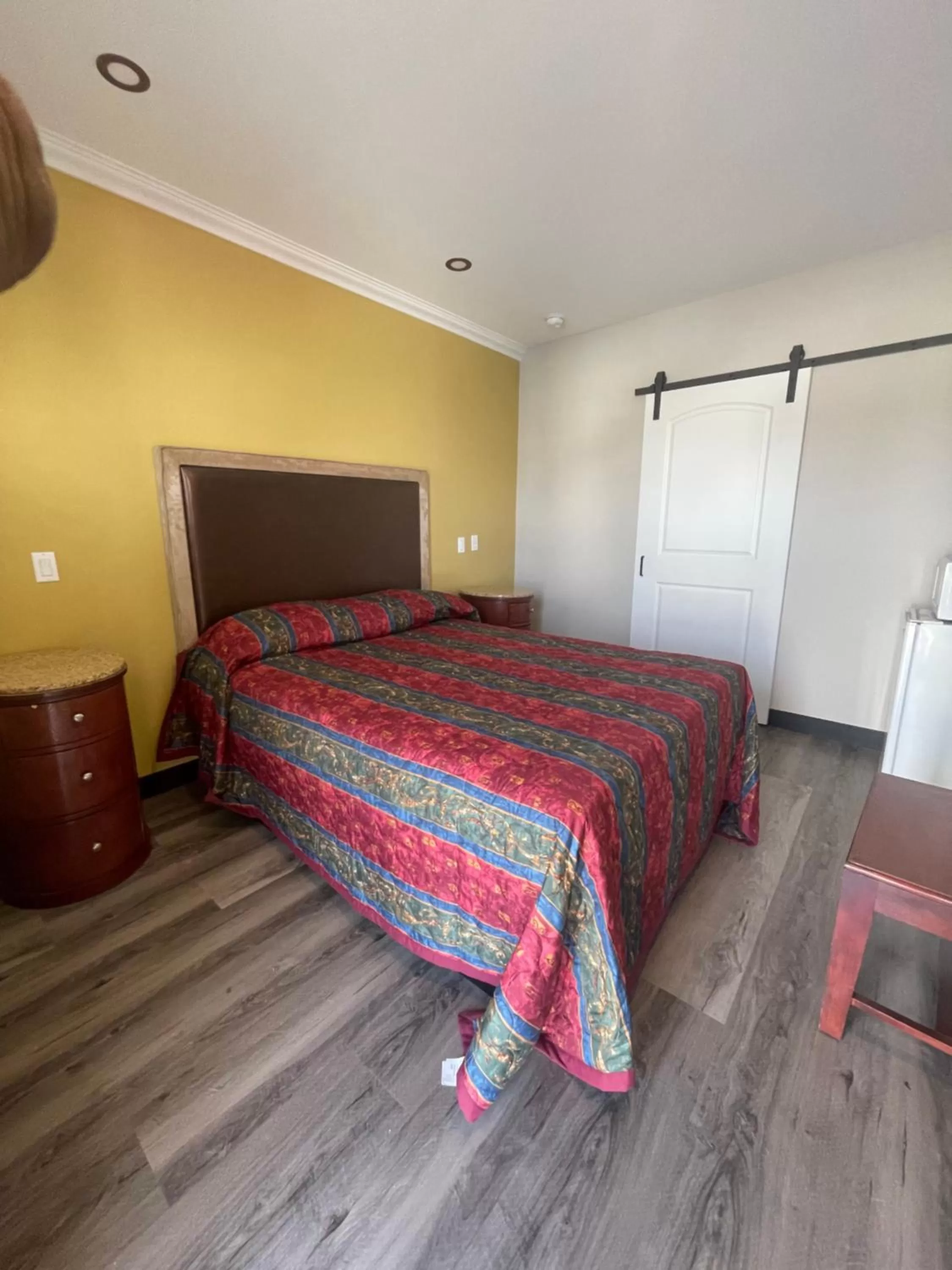 Photo of the whole room in Stadium Inn & Spas