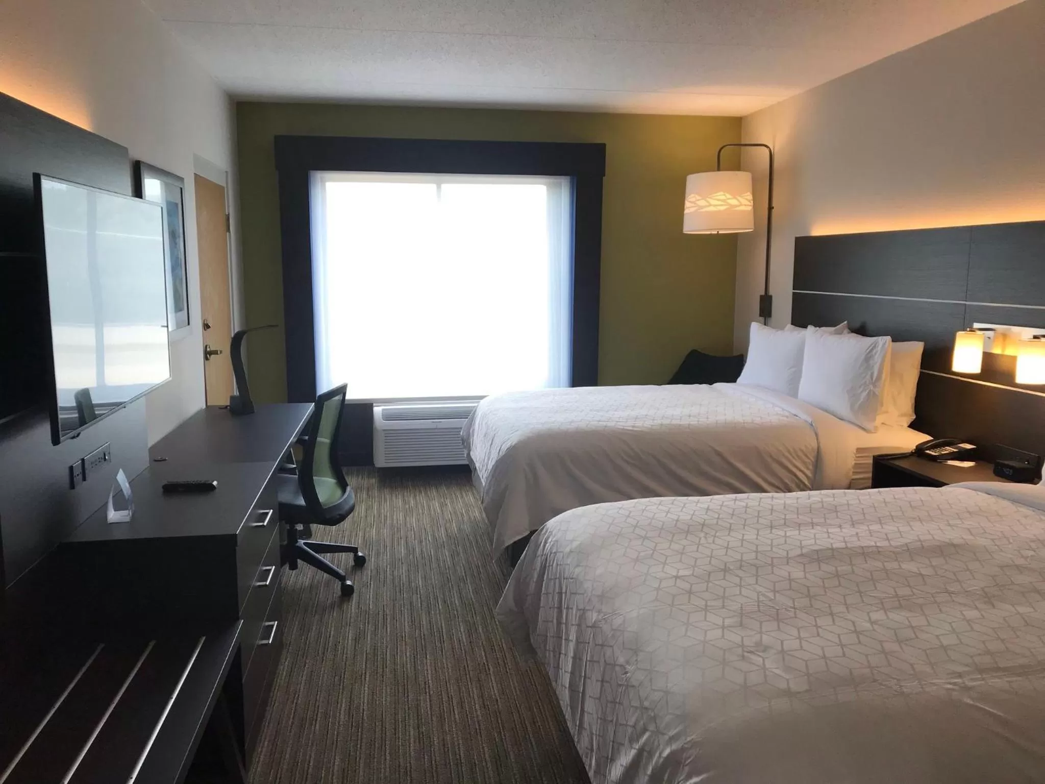 Photo of the whole room, Bed in Holiday Inn Express & Suites - Prospect Heights by IHG