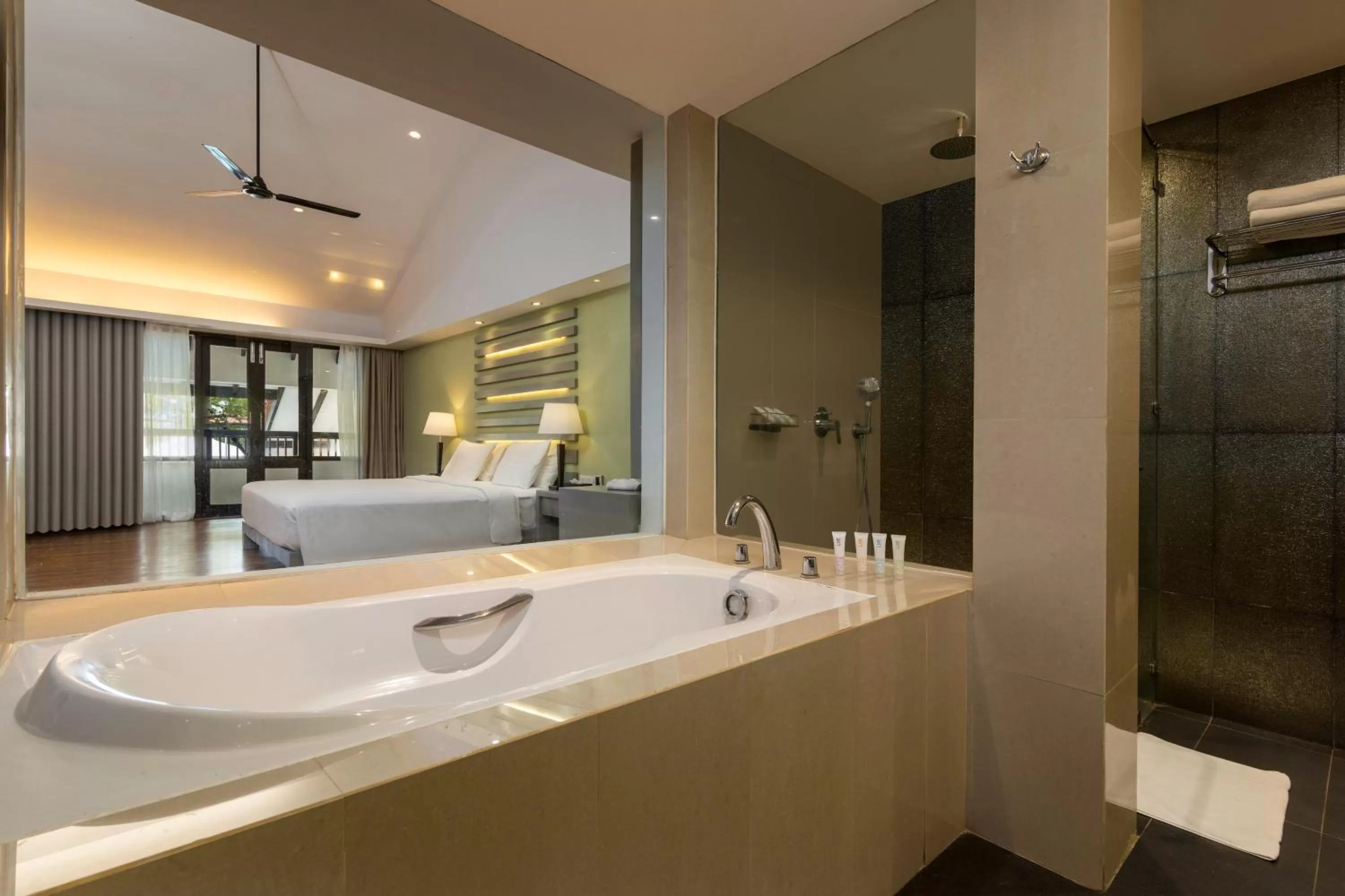 Shower in Thaala Bentota