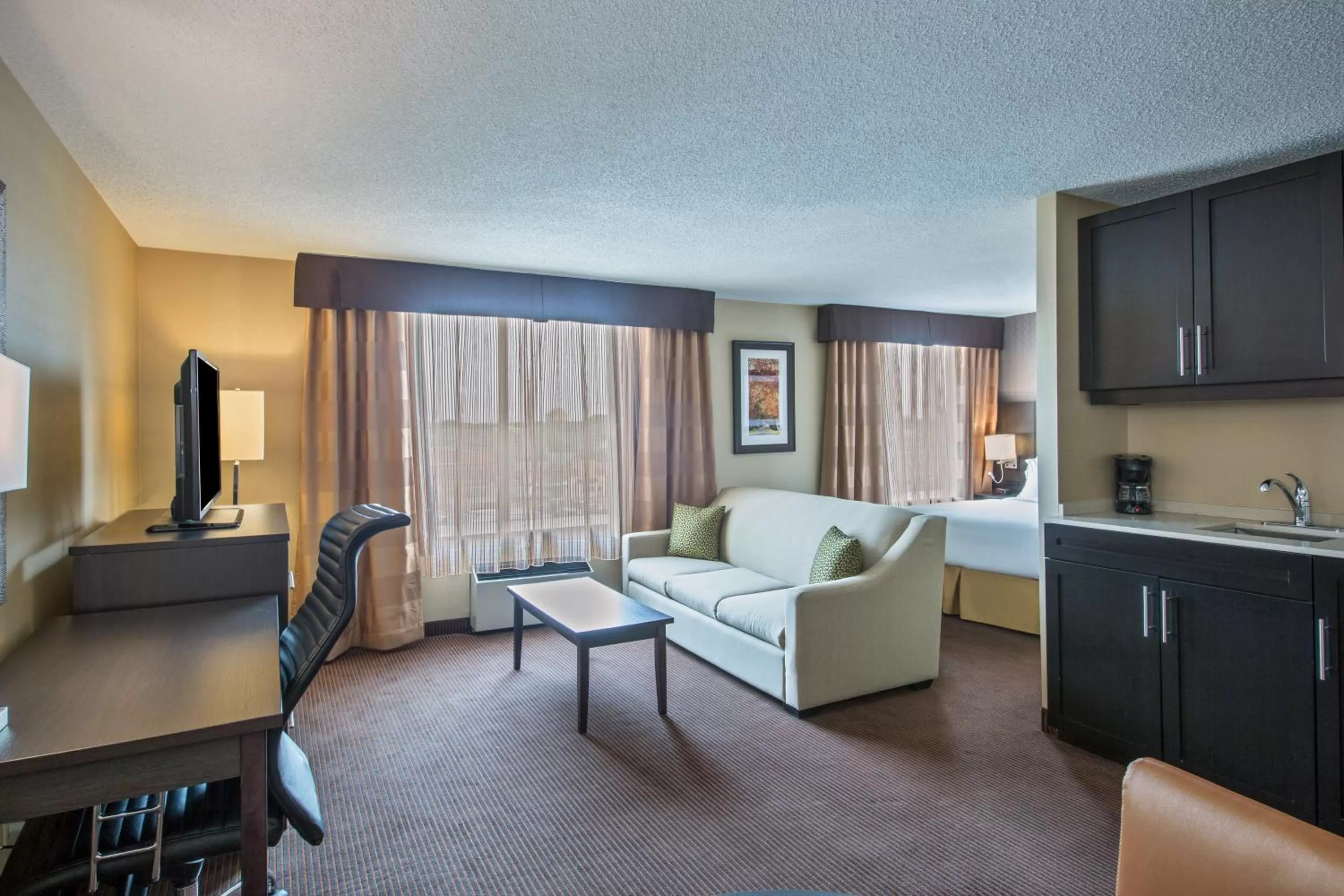 Photo of the whole room, Bed in Quality Inn & Suites Regina Downtown