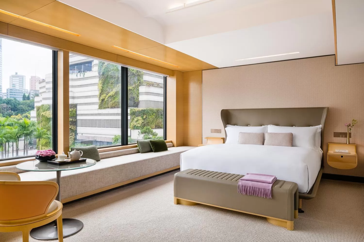 Bedroom, Bed in Regent Hong Kong