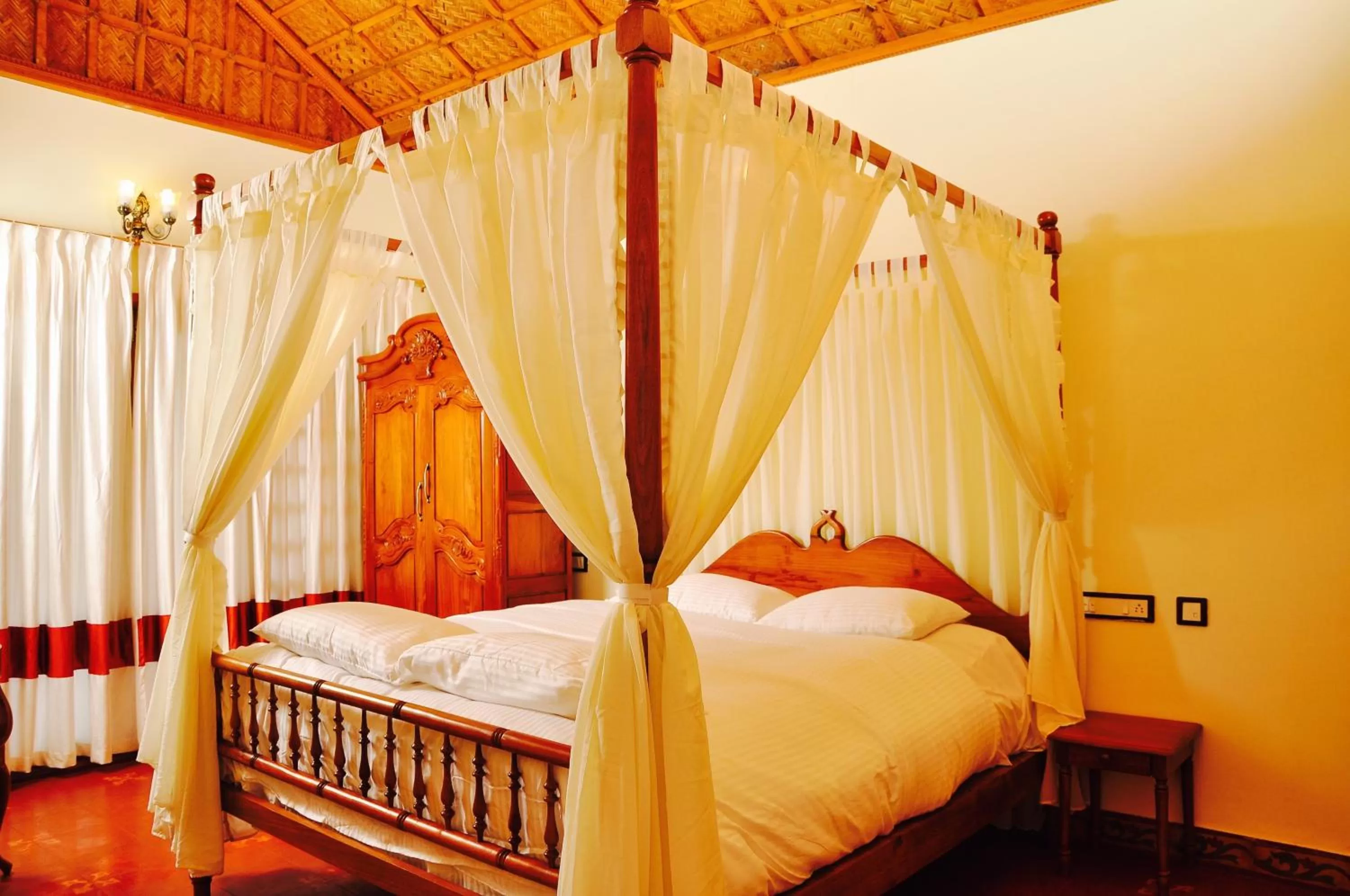 Decorative detail, Bed in Hanging Huts Resorts