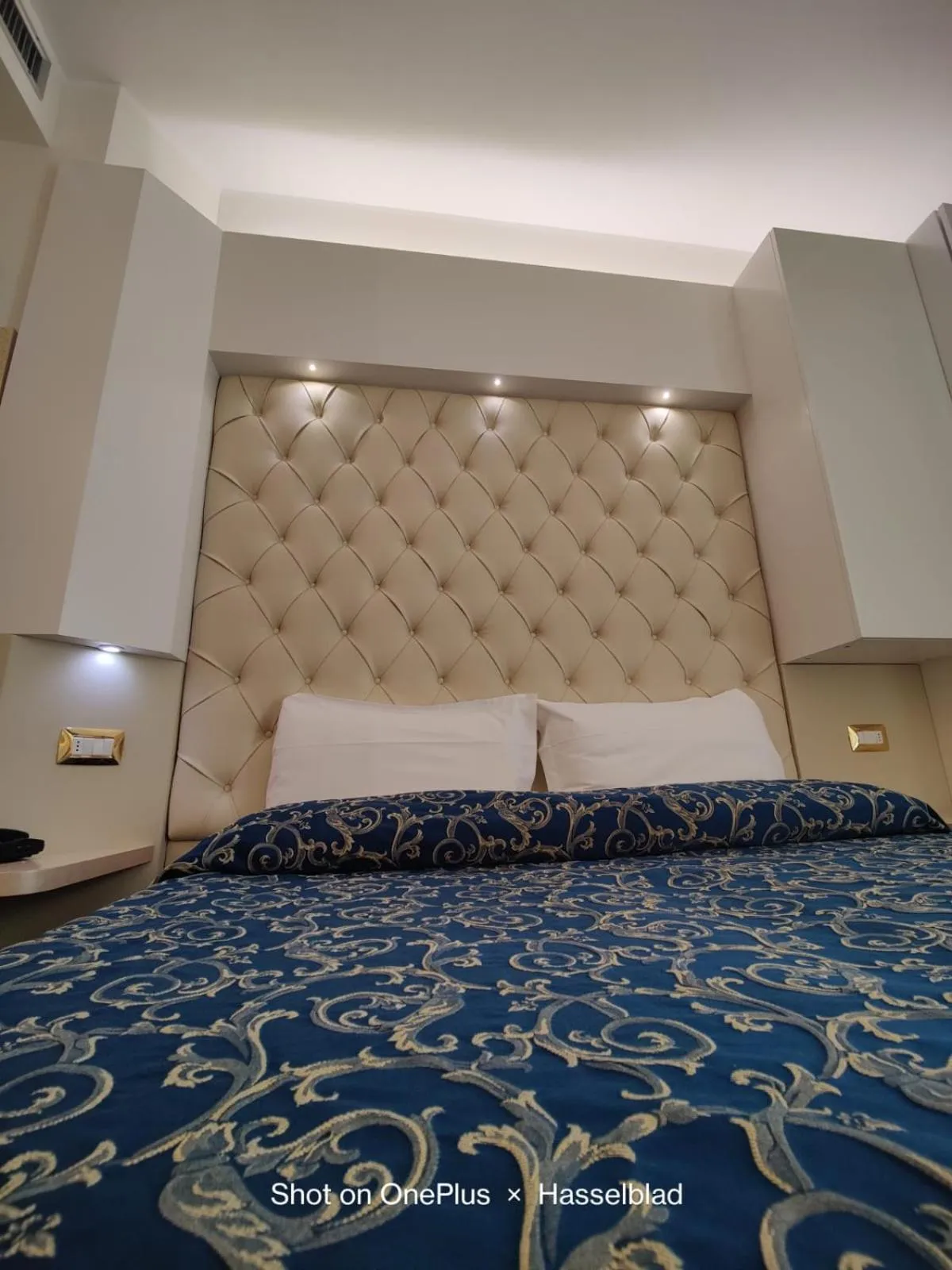 Bedroom, Bed in Hotel Ambassador