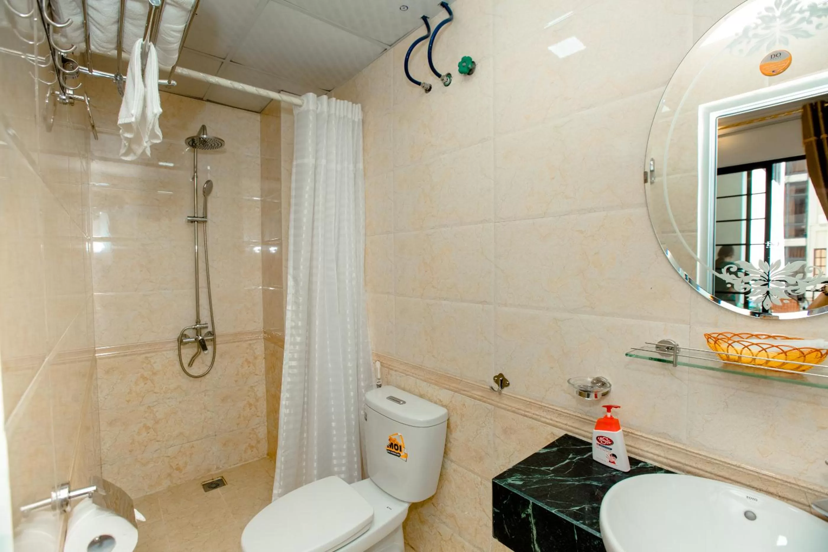 Bathroom in HaLong Starlight Inn & Travel