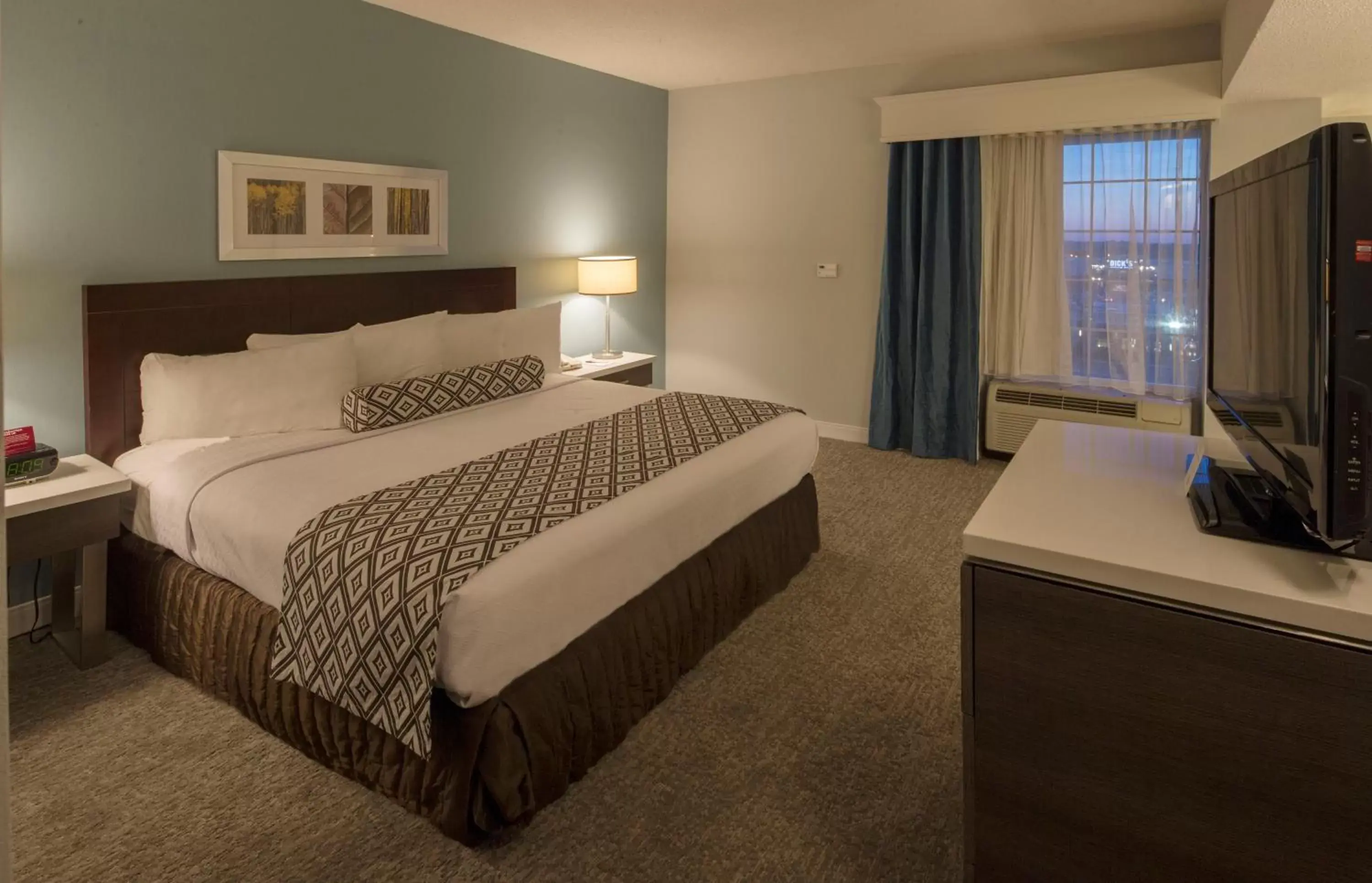 Standard King Room in Crowne Plaza Hotel and Suites Pittsburgh South by IHG Standard King Room in Crowne Plaza Hotel and Suites Pittsburgh South by IHG