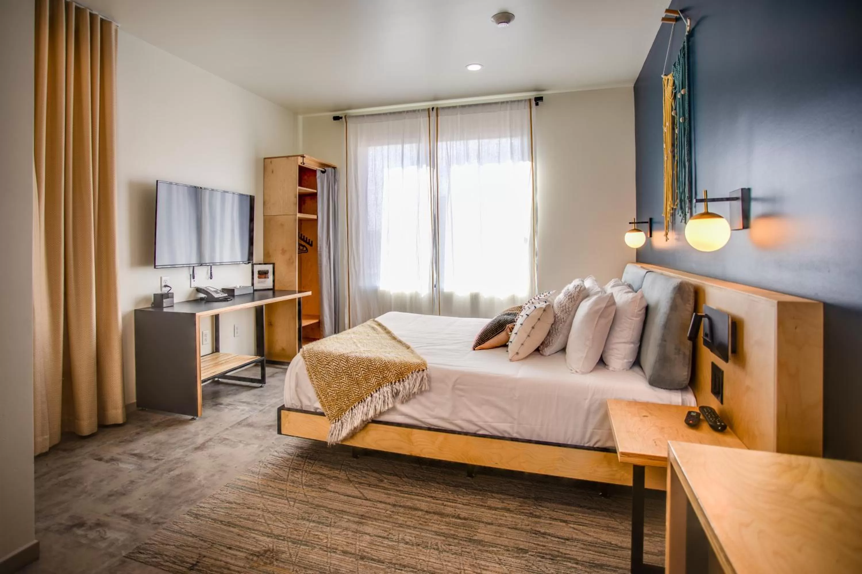 Bedroom, Bed in The Monterey Motel