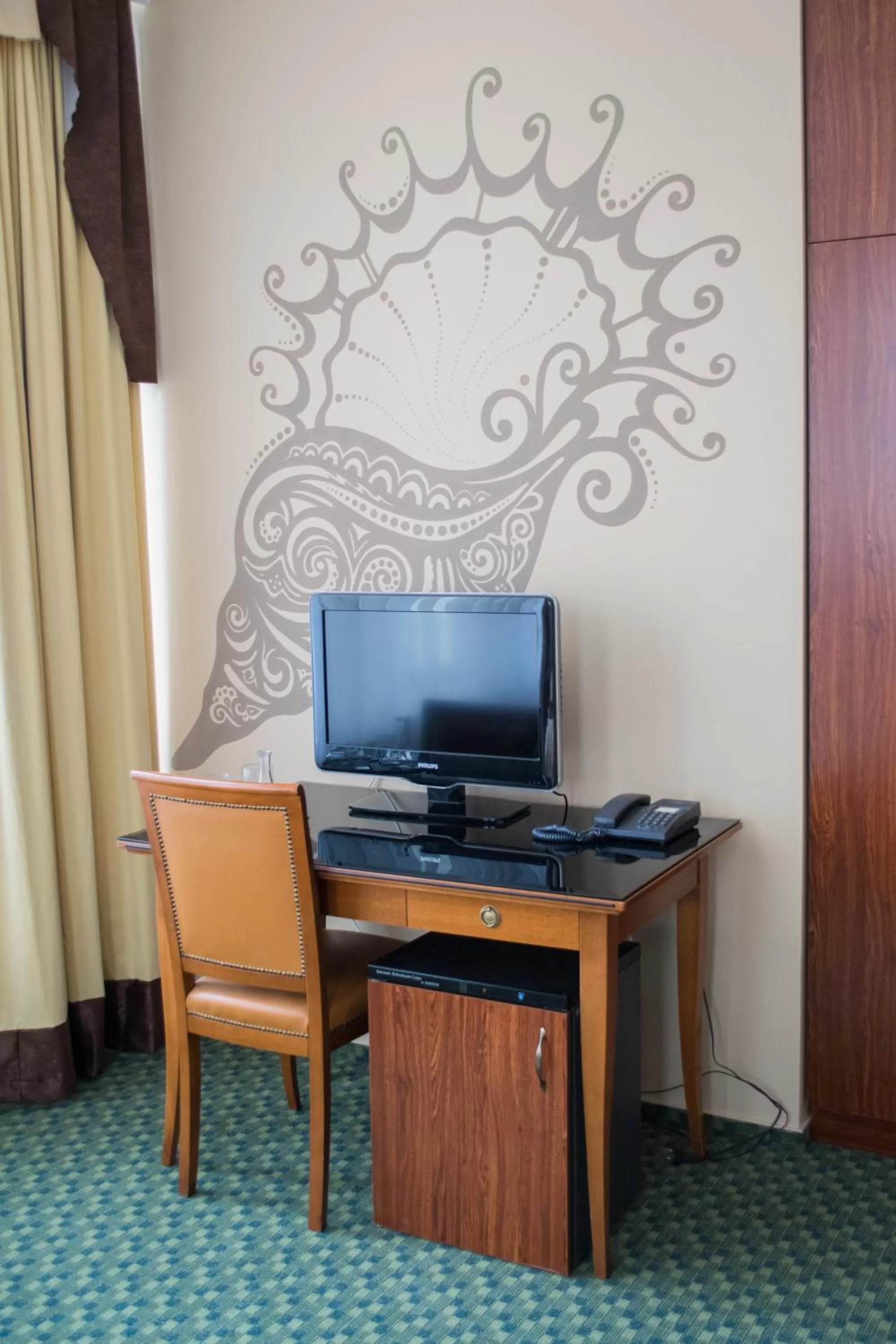 TV and multimedia, TV/Entertainment Center in Petra Hotel