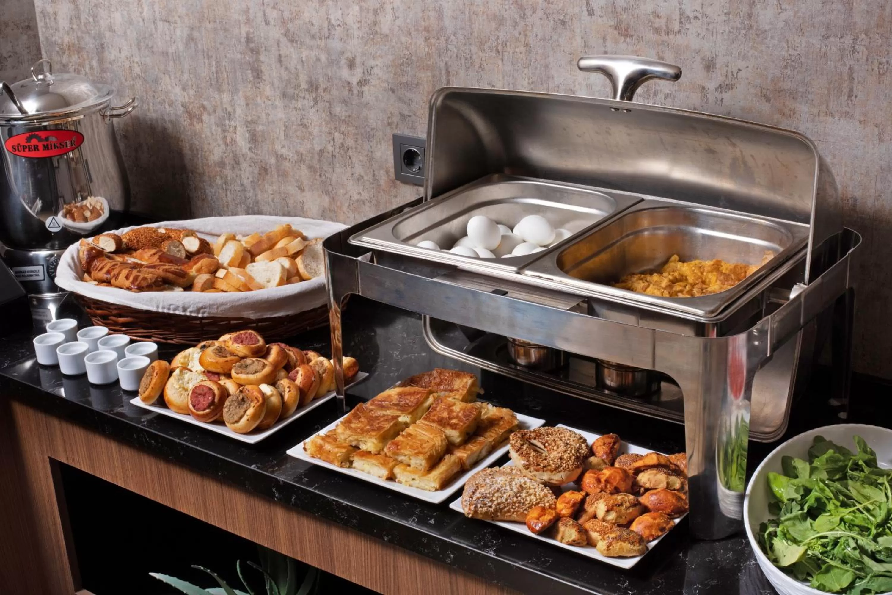 Buffet breakfast in Pianoforte by Febor Hotels&Spa