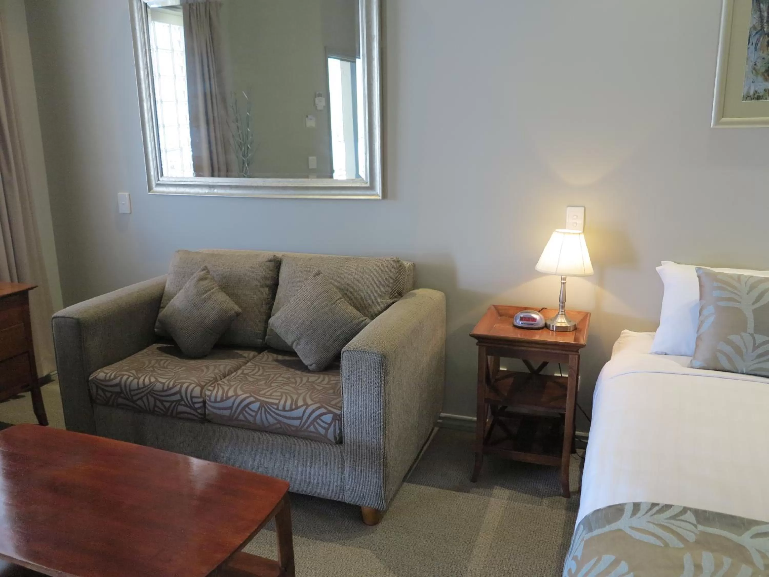 Bed in Shangri-La Gardens