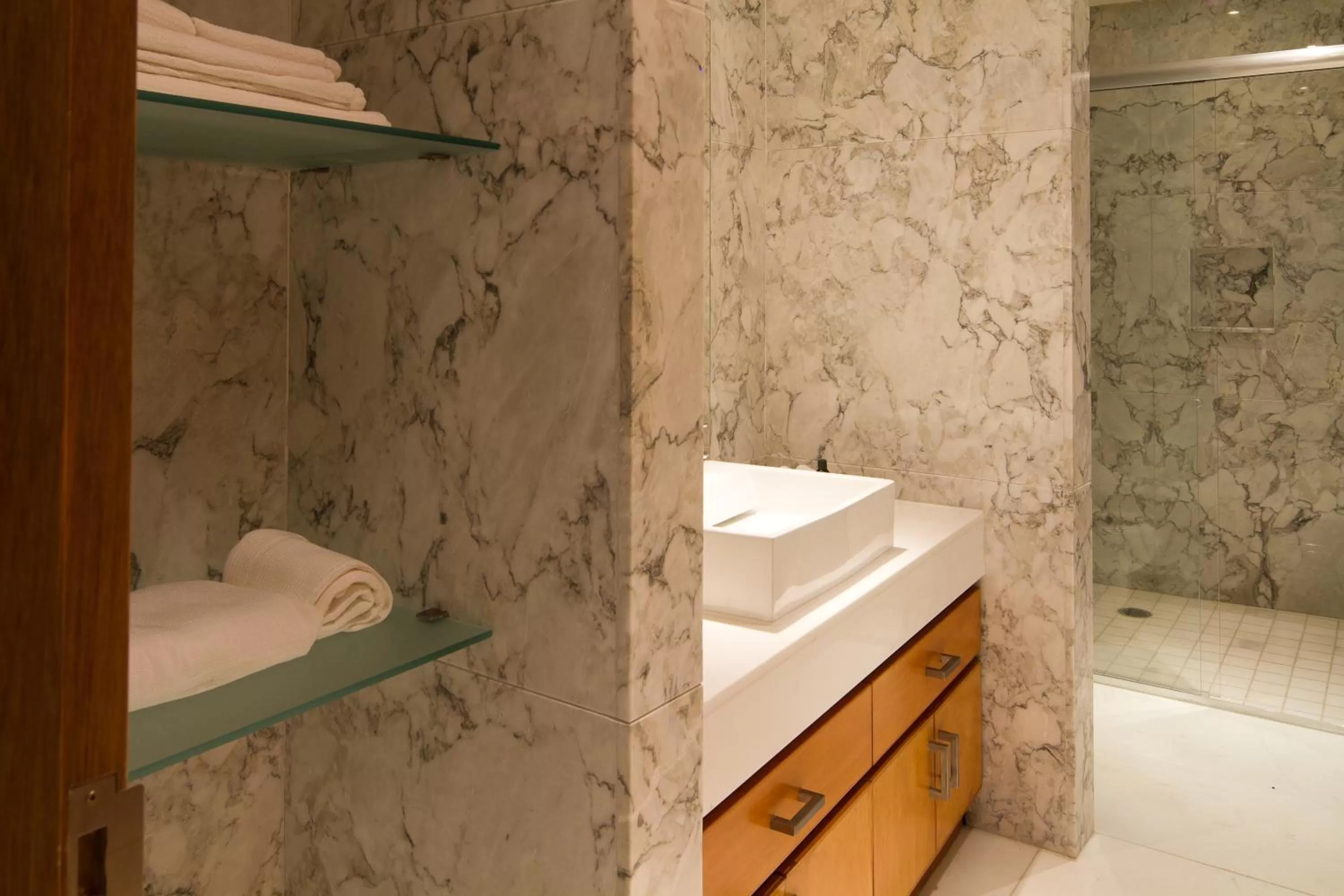 Bathroom in Pennsylvania Suites