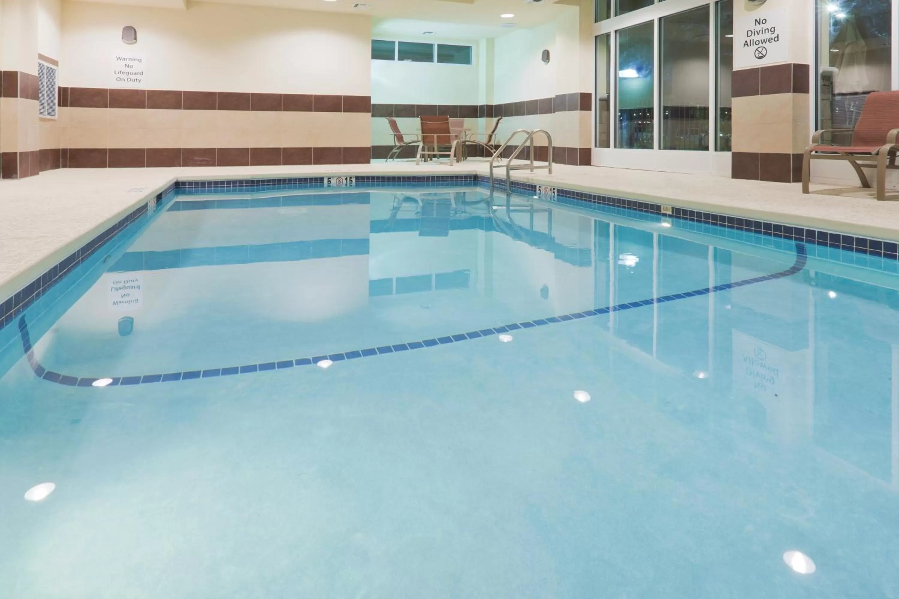 Swimming pool in Holiday Inn Meridian East I 59 / I 20