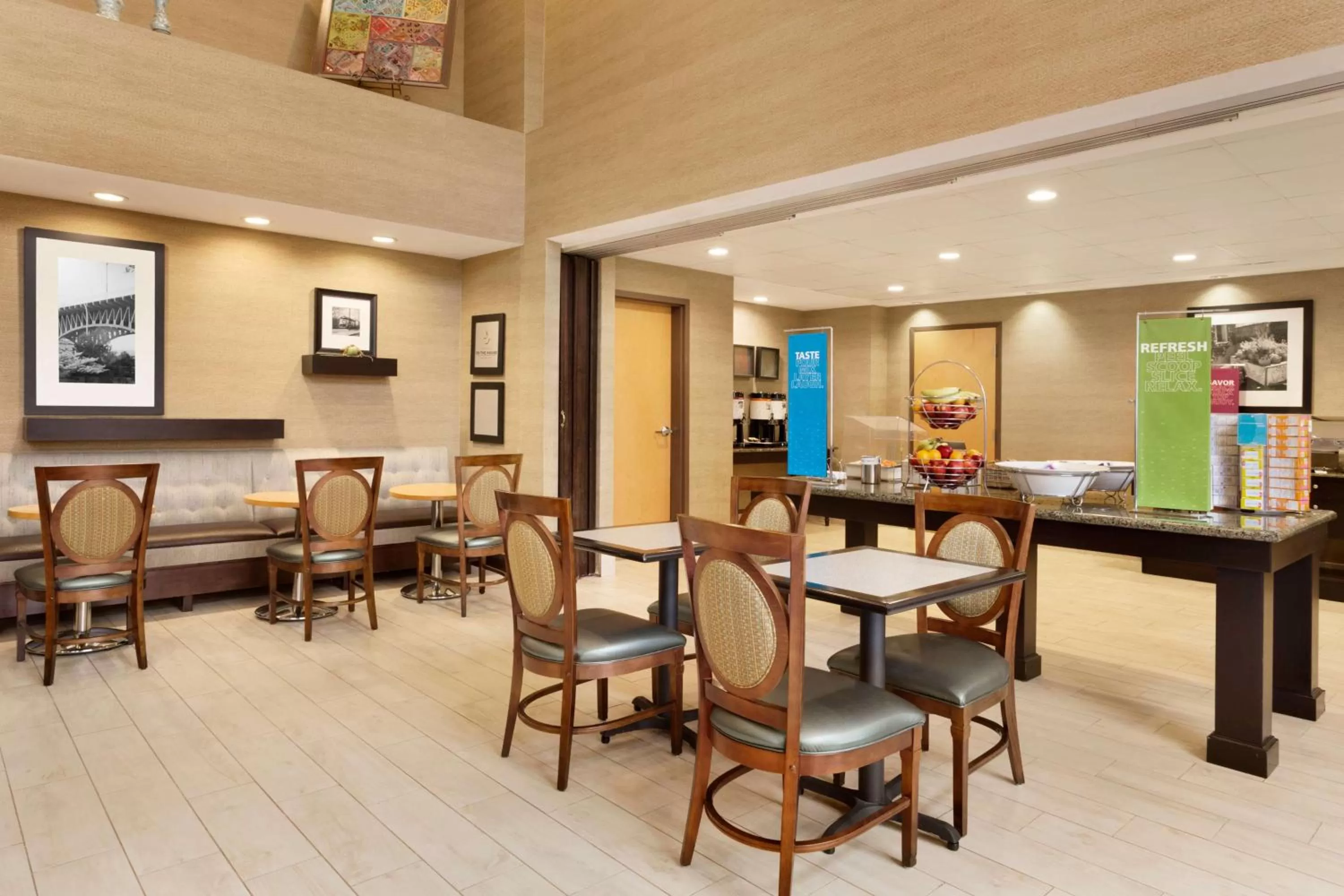 Breakfast in Hampton Inn & Suites Birmingham Airport Area