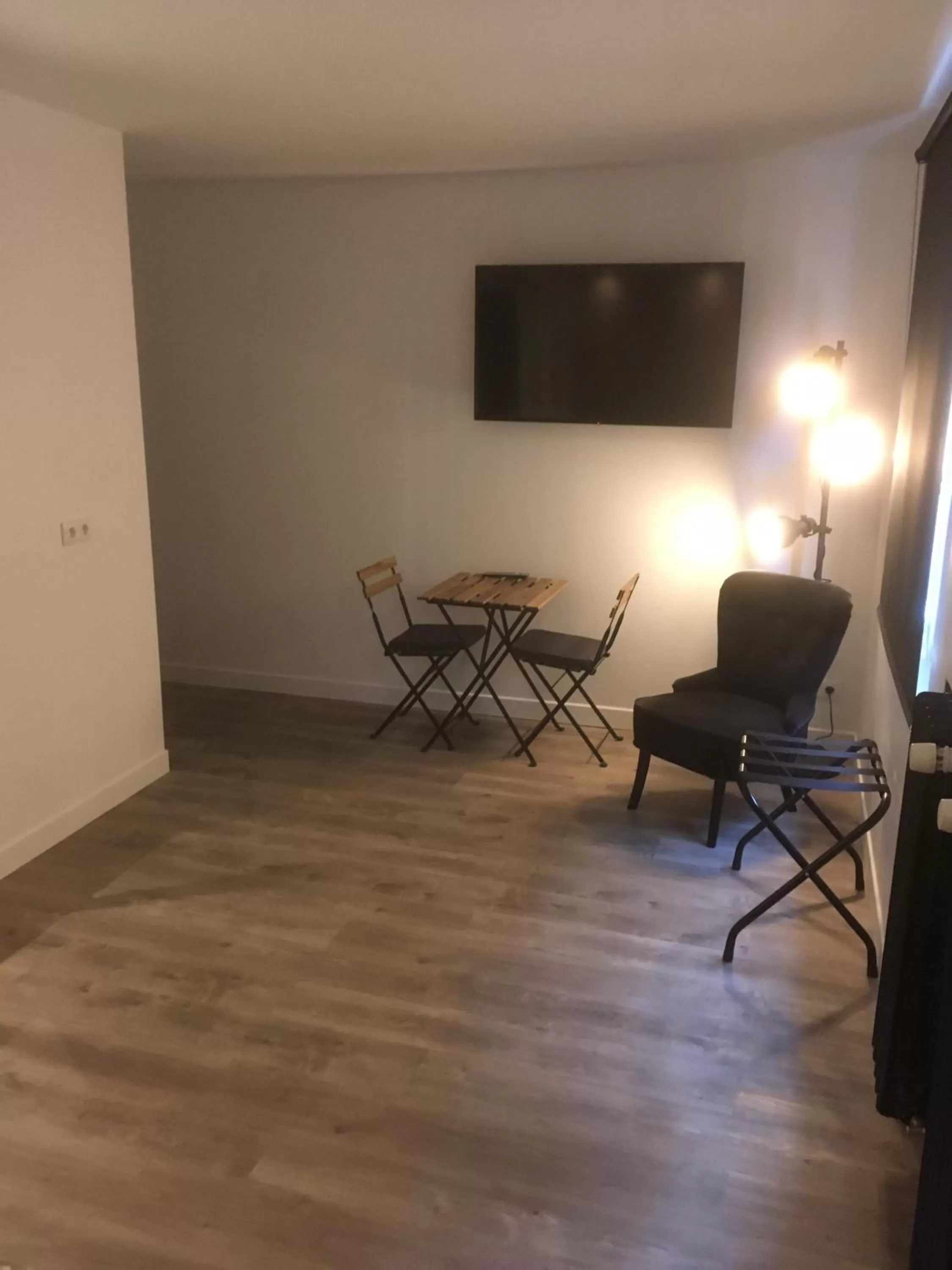 TV and multimedia in Hotel De Quebec