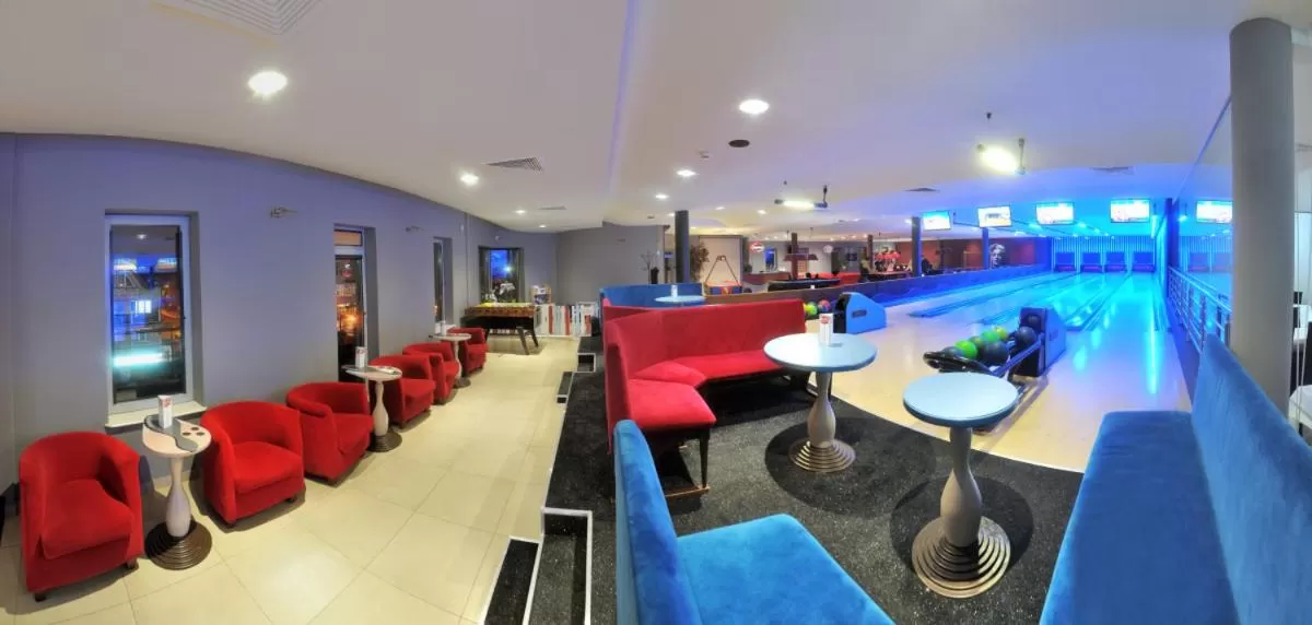 Restaurant/Places to Eat in Hotel Partner