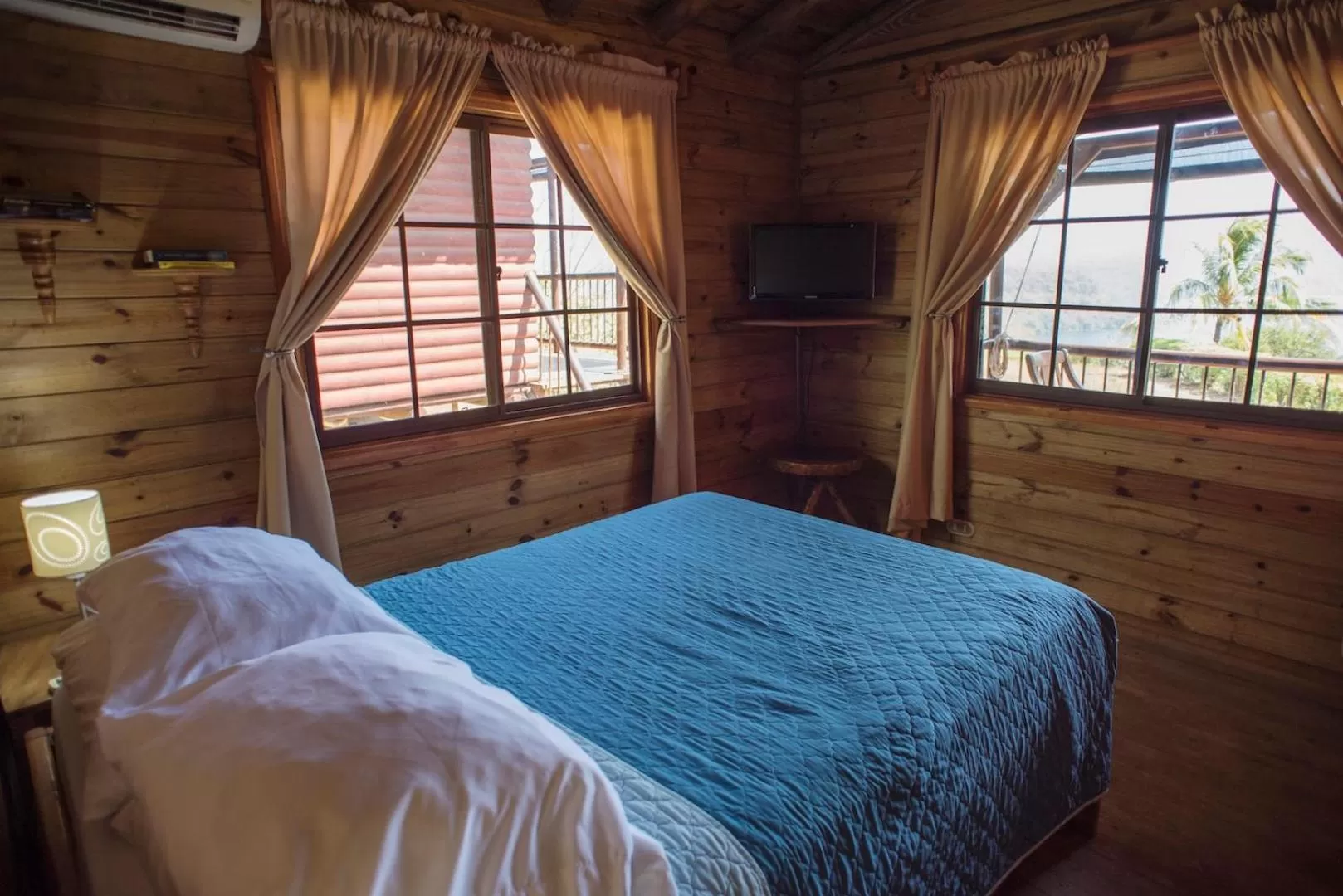 Bedroom, Bed in Las Cabañas Encantadas de Nindirí