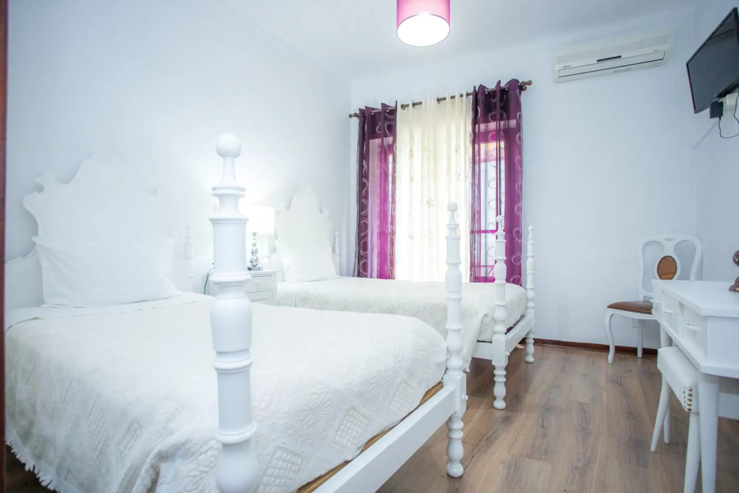 Twin Room in Hotel Domus Twin Room in Hotel Domus