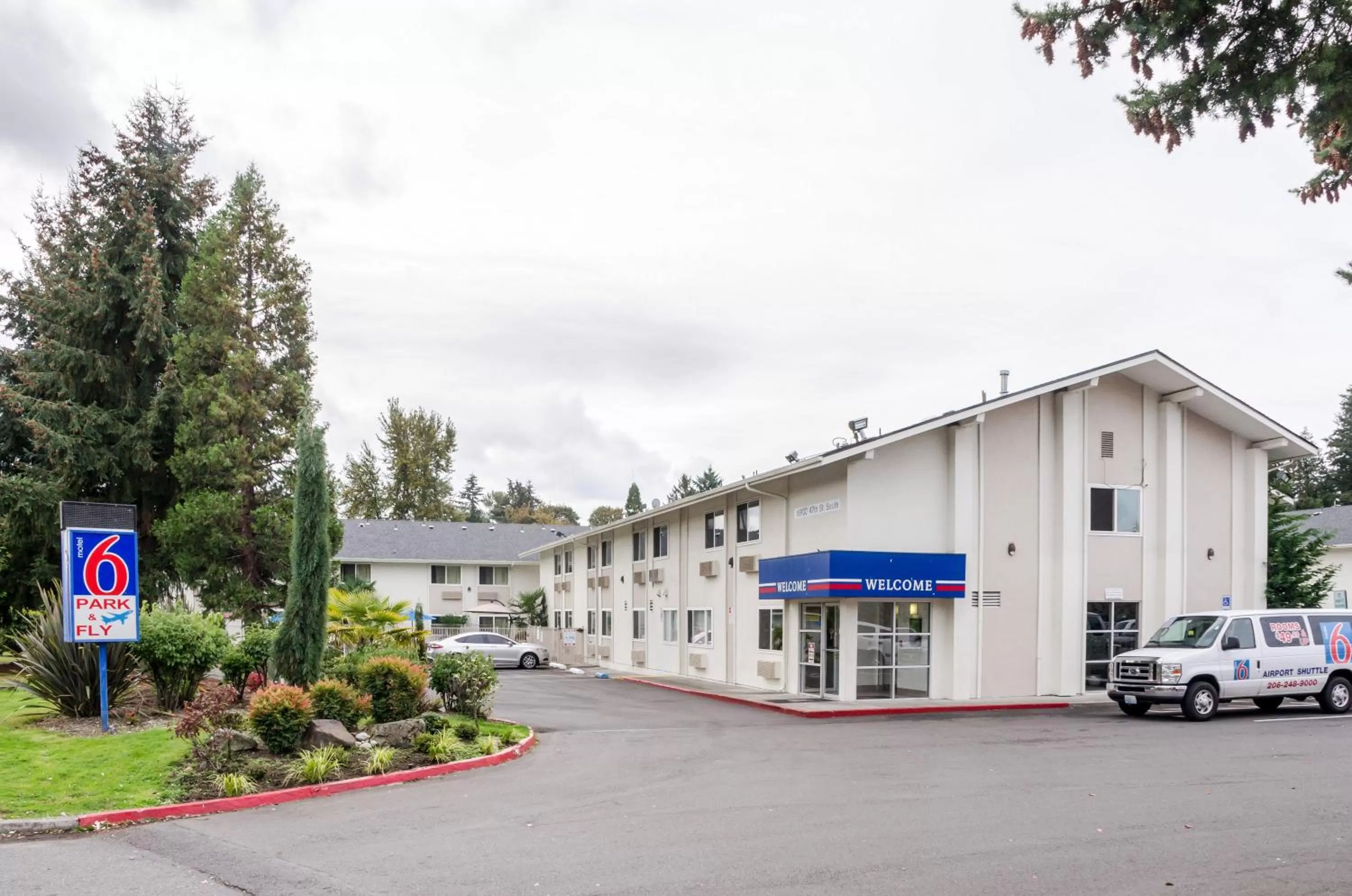 Facade/entrance in Motel 6-Seattle, WA - Sea-Tac Airport South